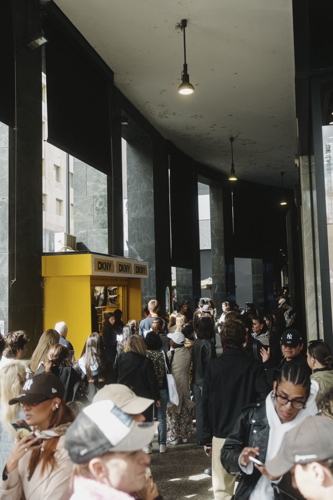 A personalized kiosk dedicated to books during Milan Fashion Week, celebrating the stories of New York City Thanks to DKNY | Image 530310