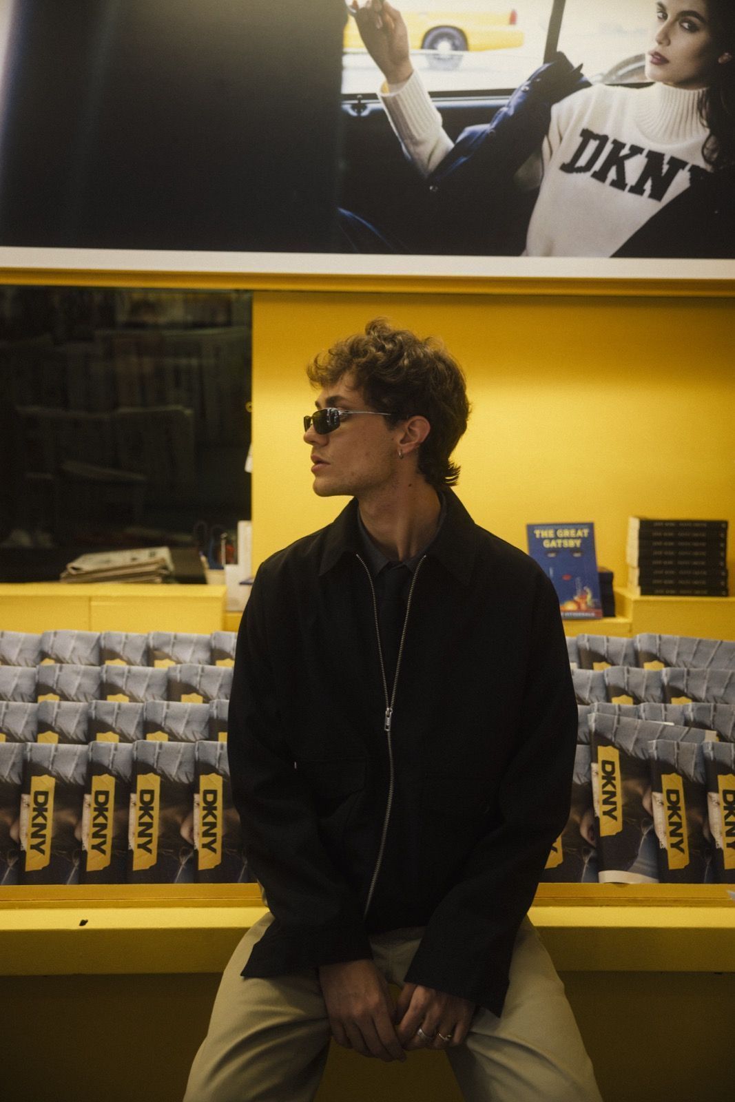 A personalized kiosk dedicated to books during Milan Fashion Week, celebrating the stories of New York City Thanks to DKNY | Image 530307