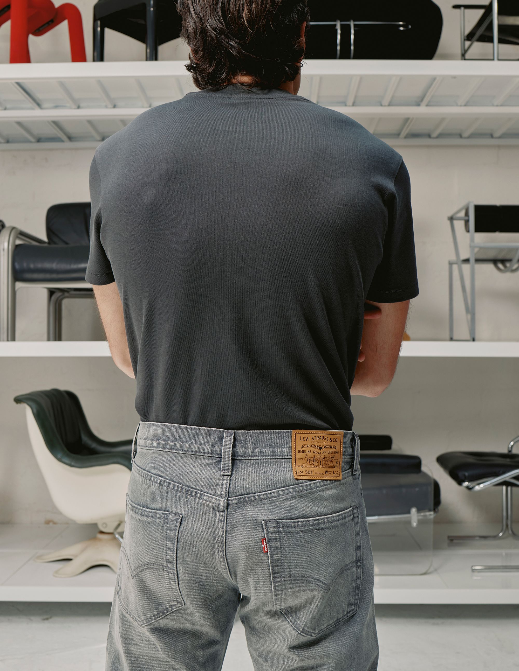 Il ritorno della collab tra Levi's e JJJJound L'iconico brand di denim torna a collaborare con lo studio di design canadese | Image 528091