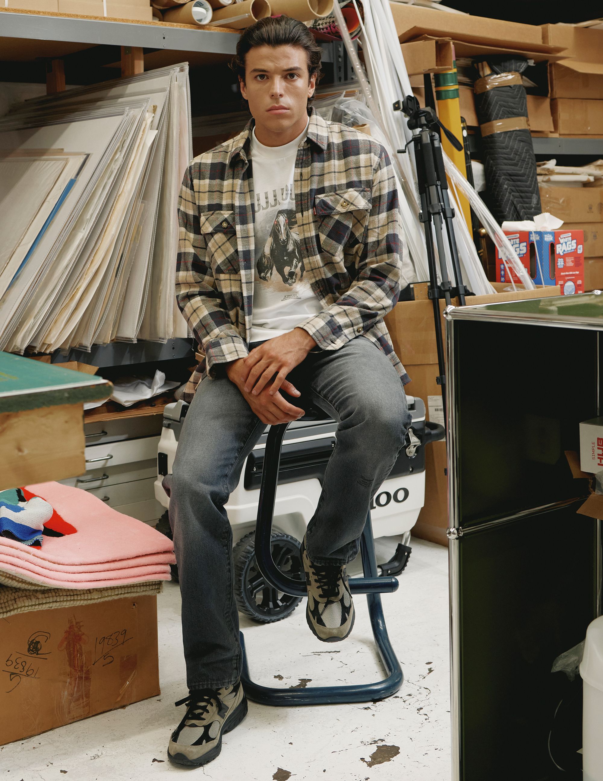 Il ritorno della collab tra Levi's e JJJJound L'iconico brand di denim torna a collaborare con lo studio di design canadese | Image 528078