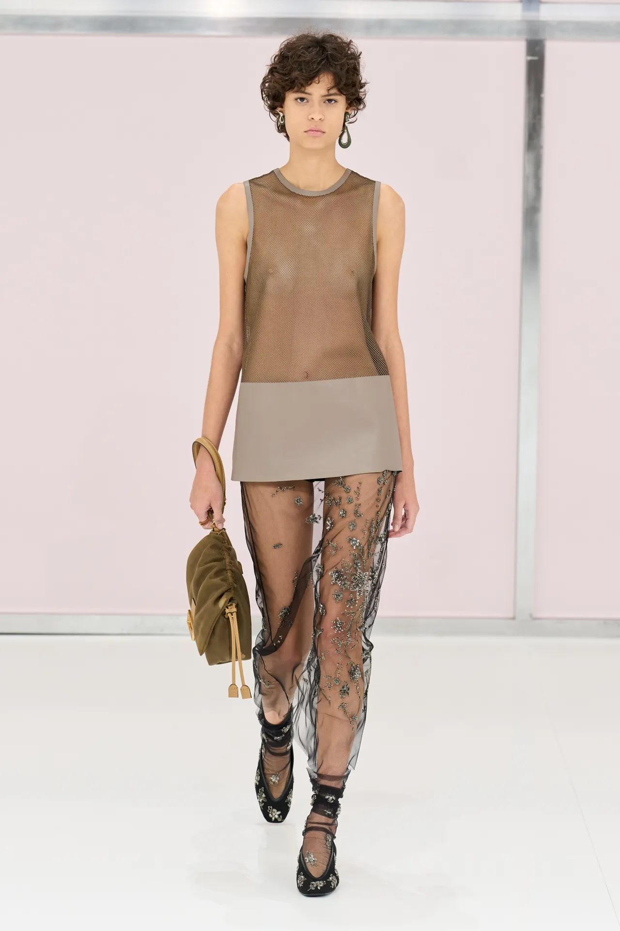 Fendi pre-celebrates its 50th anniversary with its SS25 collection In a tribute to the 1920s, to its creator and to its heritage | Image 528342