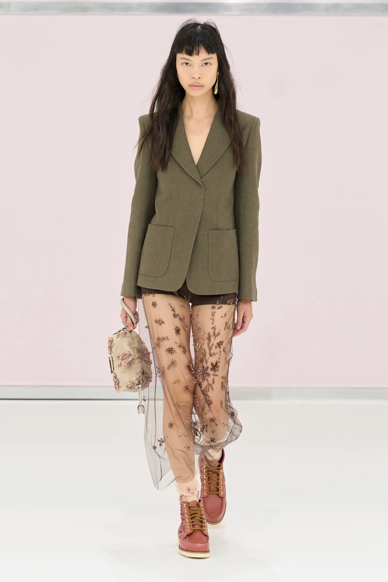 Fendi pre-celebrates its 50th anniversary with its SS25 collection In a tribute to the 1920s, to its creator and to its heritage | Image 528334