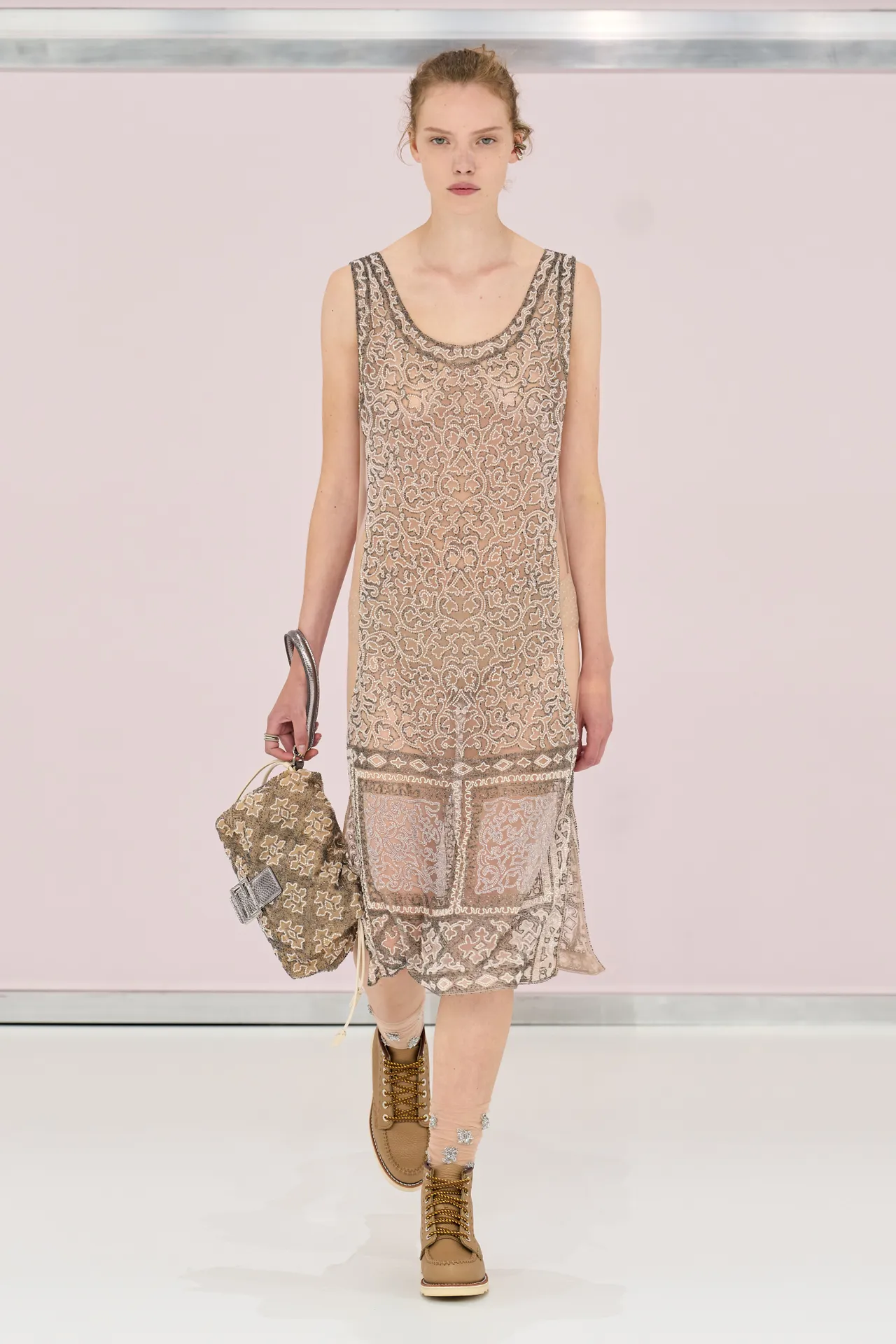 Fendi pre-celebrates its 50th anniversary with its SS25 collection In a tribute to the 1920s, to its creator and to its heritage | Image 528331