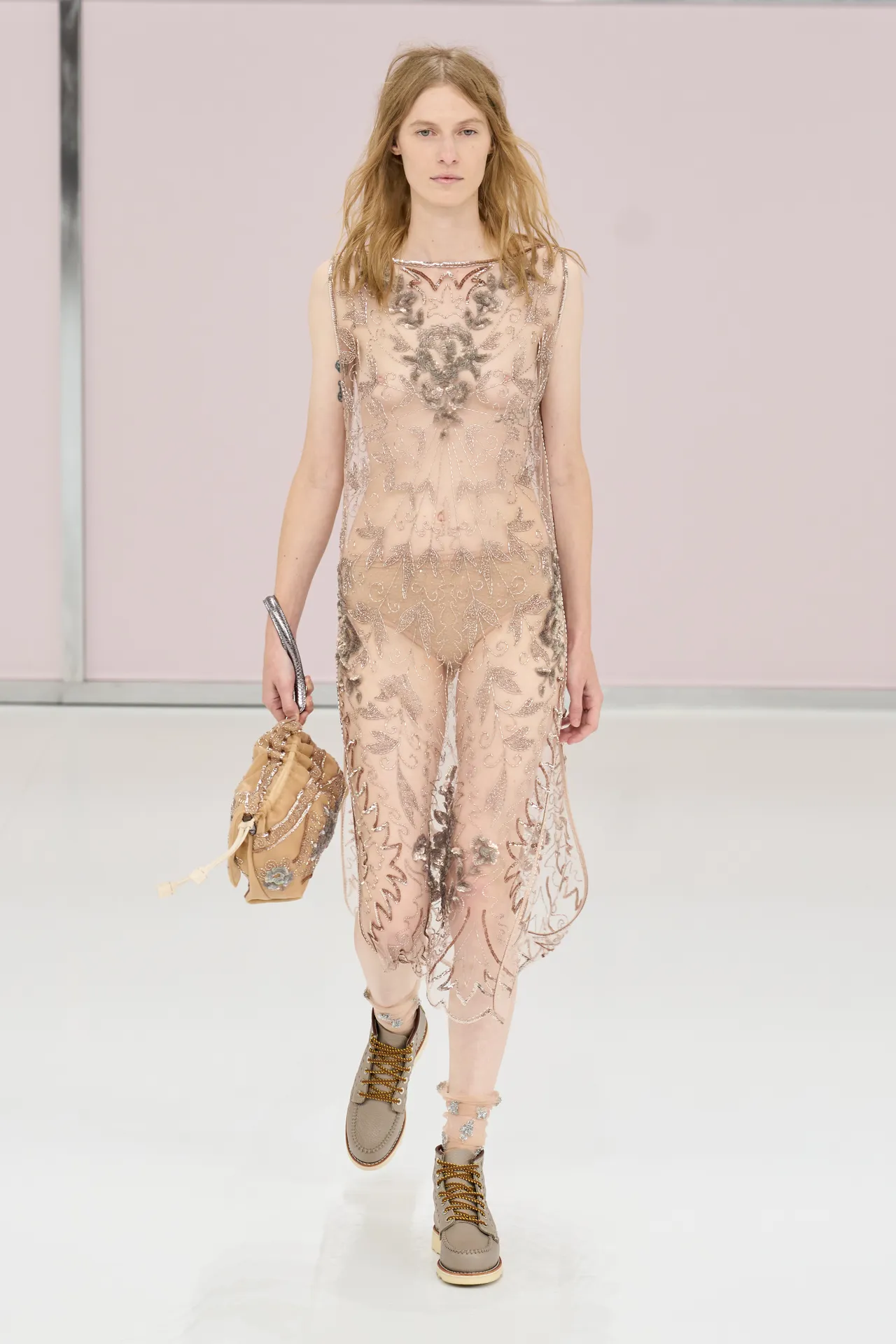 Fendi pre-celebrates its 50th anniversary with its SS25 collection In a tribute to the 1920s, to its creator and to its heritage | Image 528330