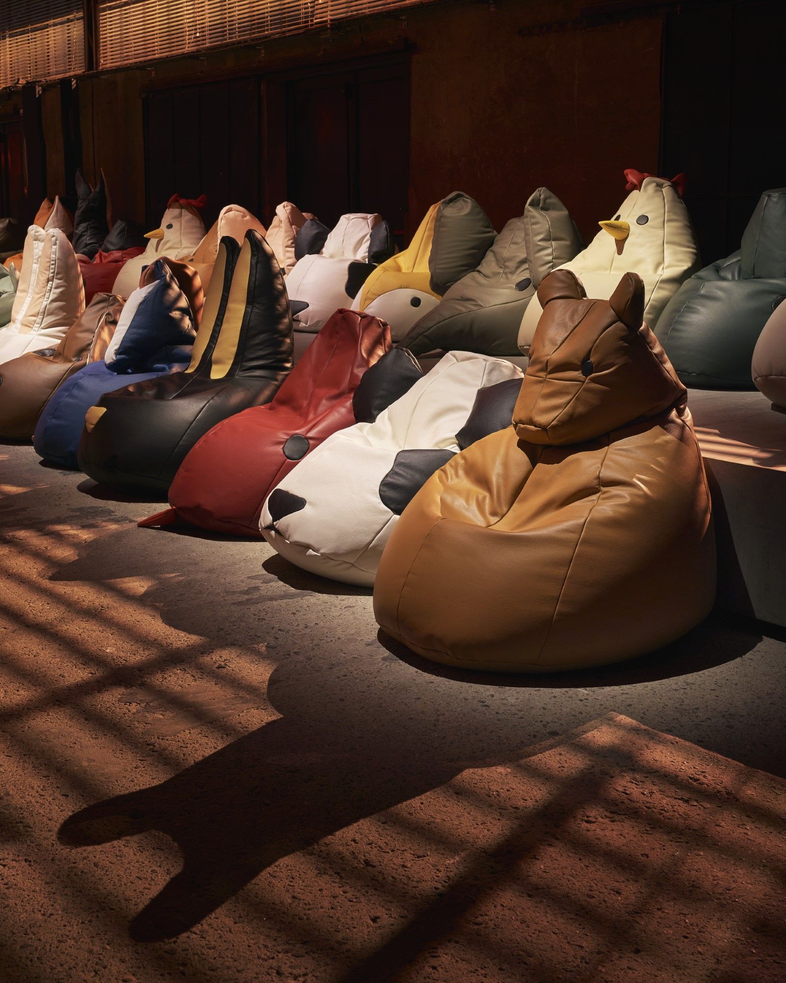 Tutti pazzi per i pouf di pelle di Bottega Veneta Le bean bag da 7mila dollari fanno innamorare la fashion industry e l'interior design | Image 530517