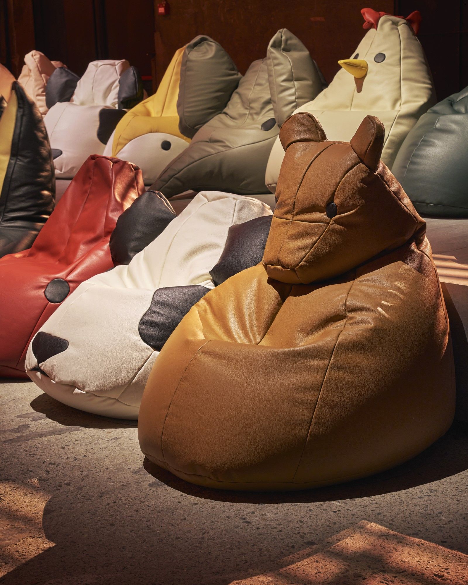 Tutti pazzi per i pouf di pelle di Bottega Veneta Le bean bag da 7mila dollari fanno innamorare la fashion industry e l'interior design | Image 530516