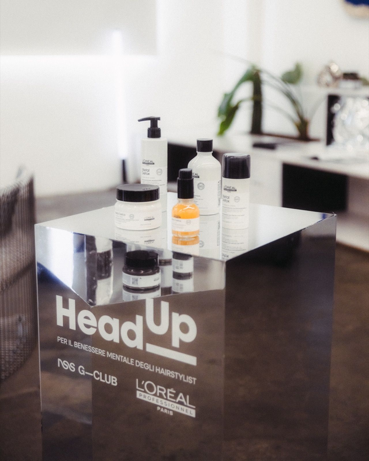 L'Oreal Professionnel is committed to its brand cause HeadUp to raise awareness about the importance of mental well-being for hairstylists On the occasion of World Mental Health Day, L’Oréal Professionnel presents to its HeadUp community and gives them a yoga and gratitude session in the heart of Milan | Image 537502