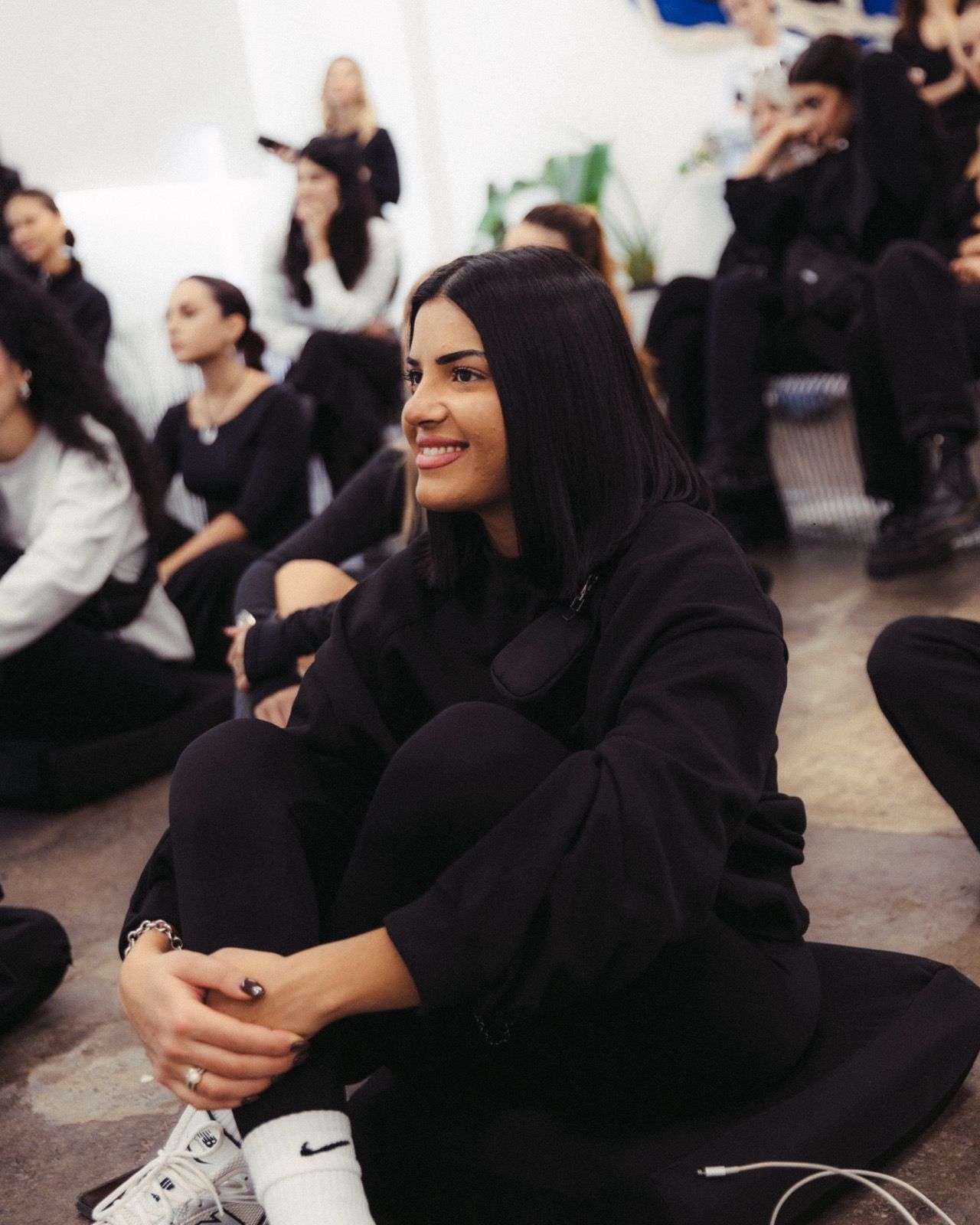 L'Oreal Professionnel is committed to its brand cause HeadUp to raise awareness about the importance of mental well-being for hairstylists On the occasion of World Mental Health Day, L’Oréal Professionnel presents to its HeadUp community and gives them a yoga and gratitude session in the heart of Milan | Image 537488