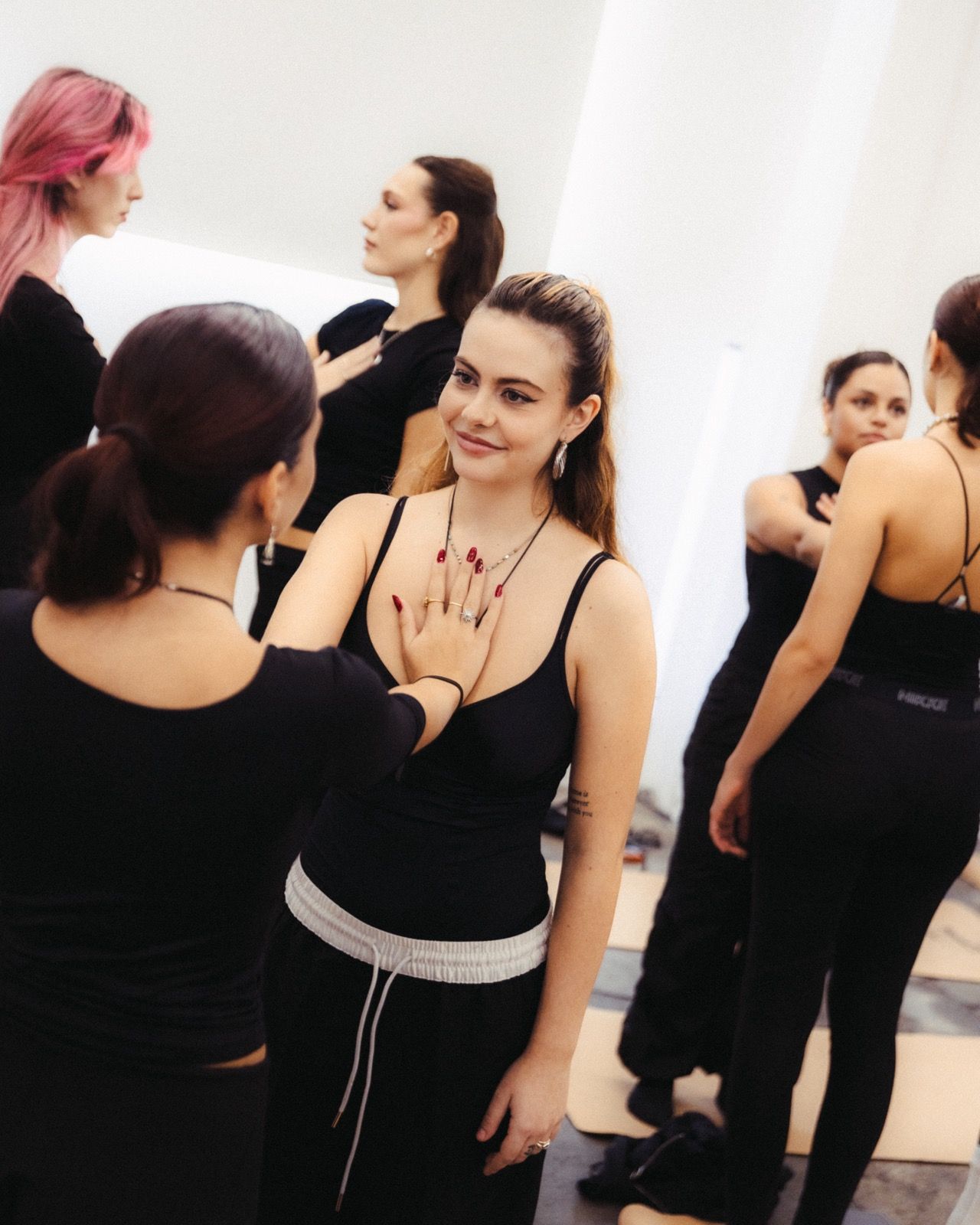 L'Oreal Professionnel is committed to its brand cause HeadUp to raise awareness about the importance of mental well-being for hairstylists On the occasion of World Mental Health Day, L’Oréal Professionnel presents to its HeadUp community and gives them a yoga and gratitude session in the heart of Milan | Image 537481