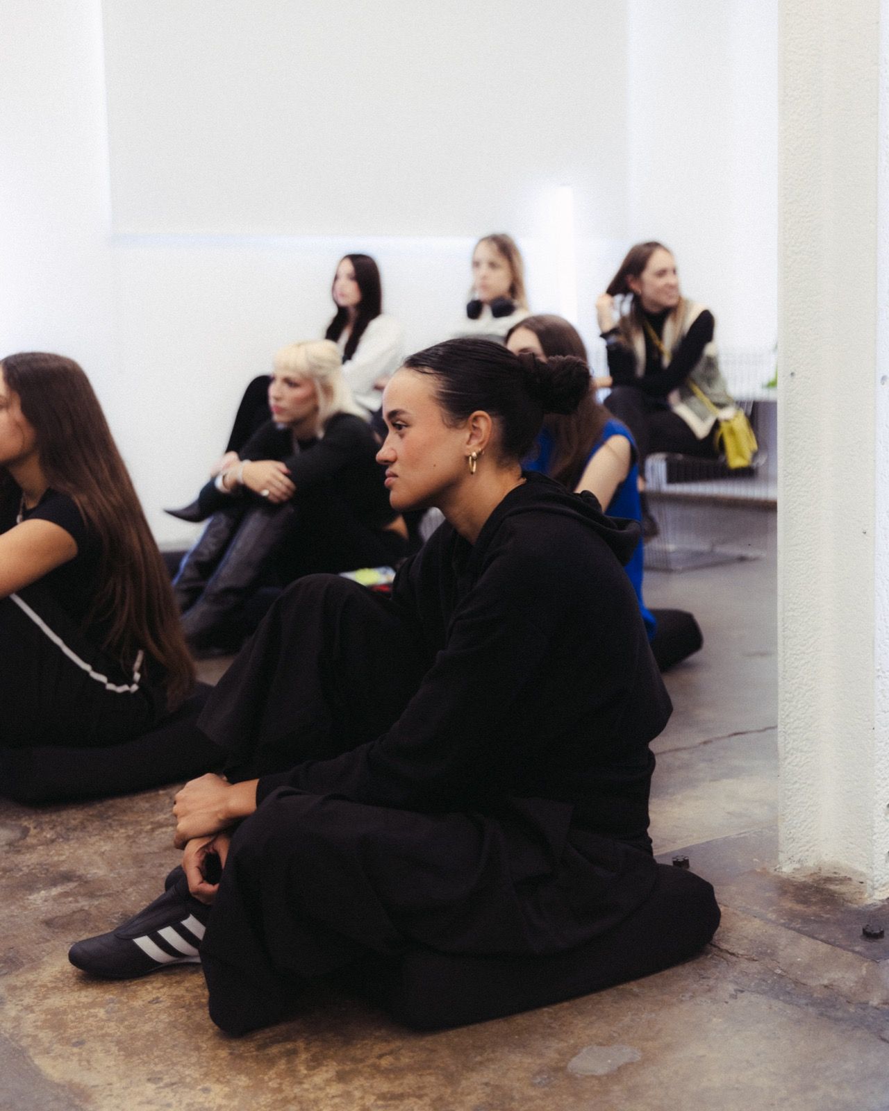 L'Oreal Professionnel is committed to its brand cause HeadUp to raise awareness about the importance of mental well-being for hairstylists On the occasion of World Mental Health Day, L’Oréal Professionnel presents to its HeadUp community and gives them a yoga and gratitude session in the heart of Milan | Image 537244