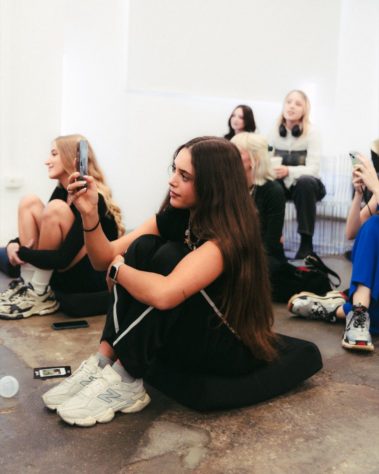 L'Oreal Professionnel is committed to its brand cause HeadUp to raise awareness about the importance of mental well-being for hairstylists On the occasion of World Mental Health Day, L’Oréal Professionnel presents to its HeadUp community and gives them a yoga and gratitude session in the heart of Milan | Image 537242