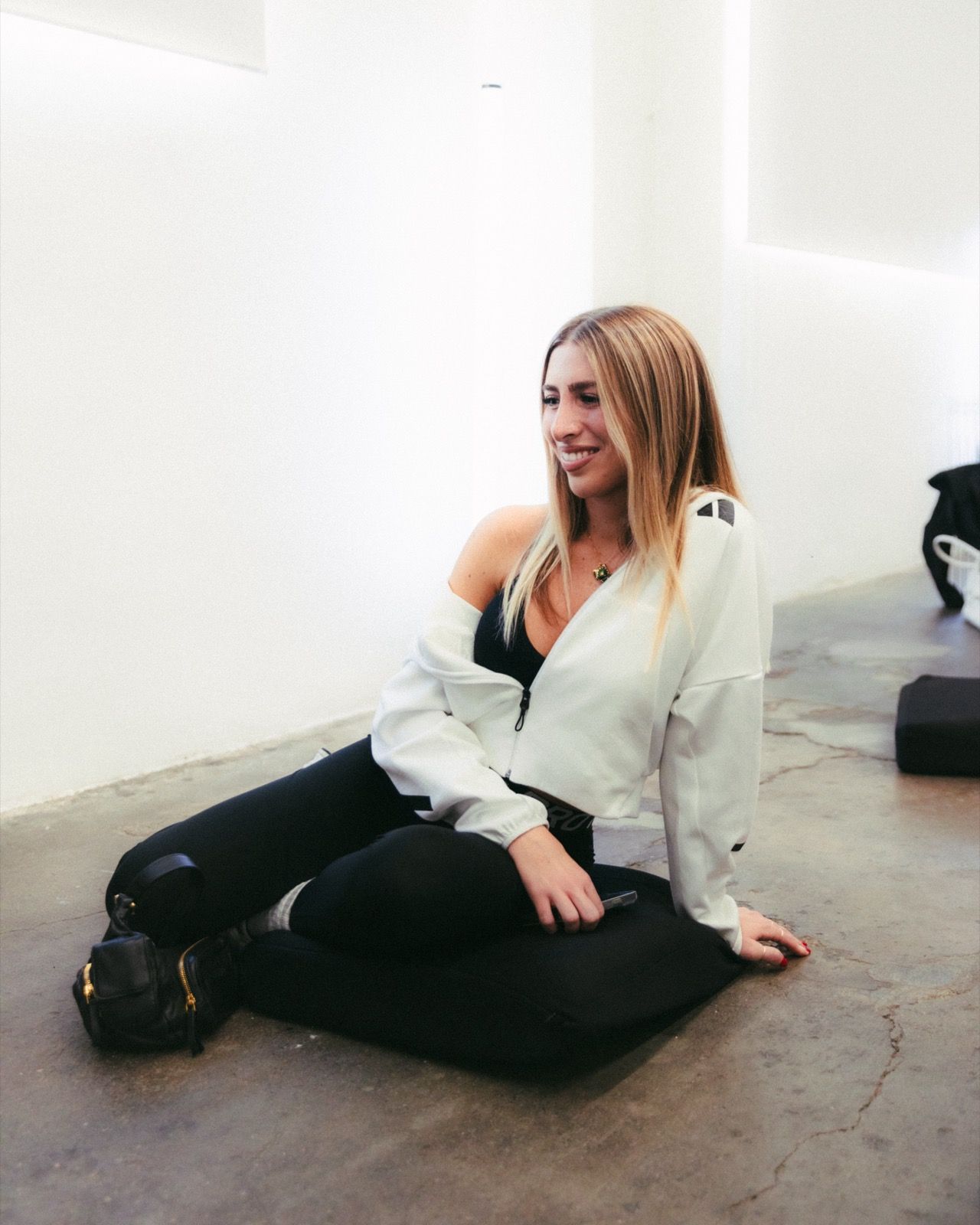 L'Oreal Professionnel is committed to its brand cause HeadUp to raise awareness about the importance of mental well-being for hairstylists On the occasion of World Mental Health Day, L’Oréal Professionnel presents to its HeadUp community and gives them a yoga and gratitude session in the heart of Milan | Image 537240