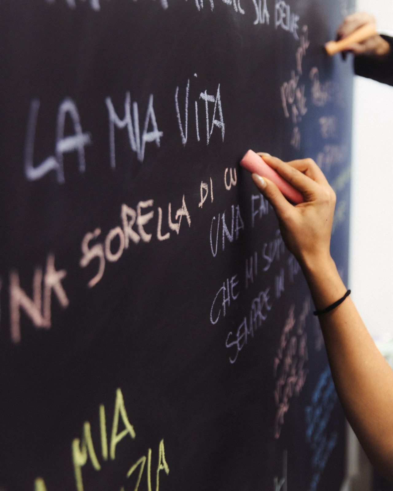 L'Oreal Professionnel is committed to its brand cause HeadUp to raise awareness about the importance of mental well-being for hairstylists On the occasion of World Mental Health Day, L’Oréal Professionnel presents to its HeadUp community and gives them a yoga and gratitude session in the heart of Milan | Image 537238