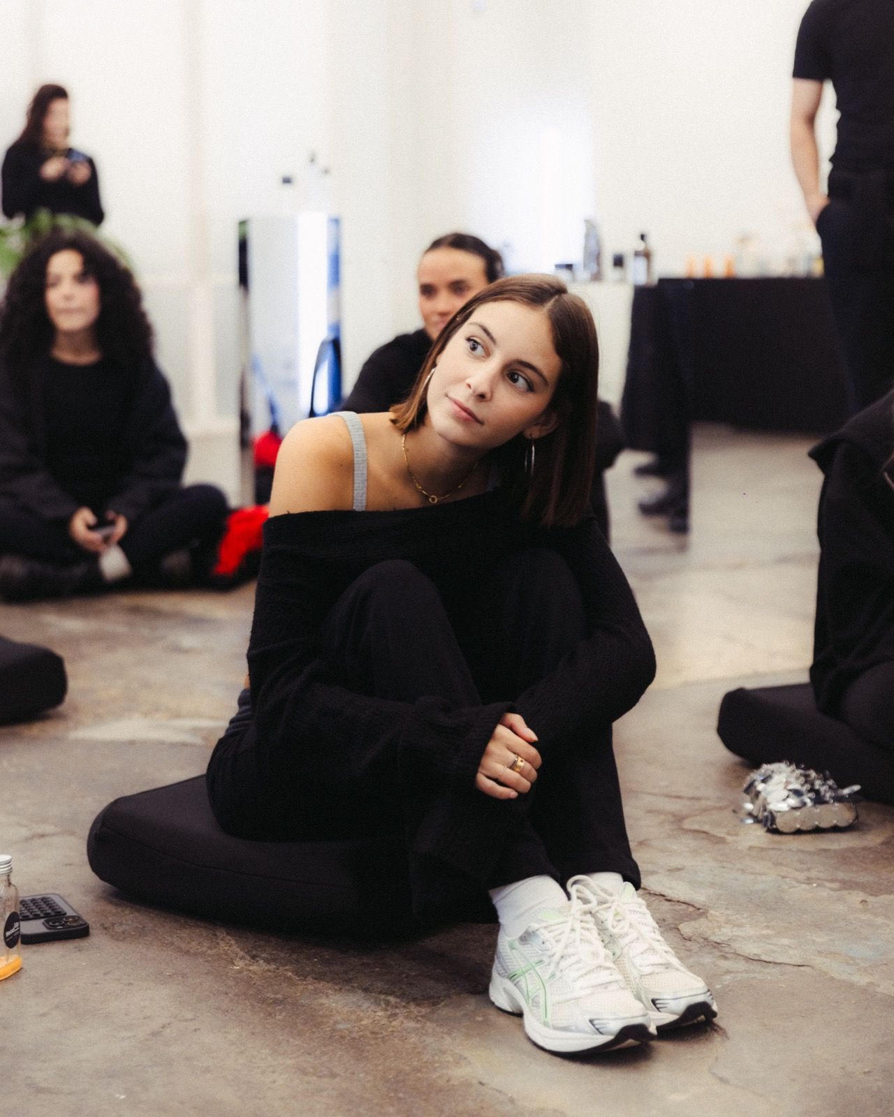 L'Oreal Professionnel is committed to its brand cause HeadUp to raise awareness about the importance of mental well-being for hairstylists On the occasion of World Mental Health Day, L’Oréal Professionnel presents to its HeadUp community and gives them a yoga and gratitude session in the heart of Milan | Image 537237