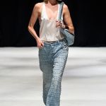 Embellished jeans are the trend that will brighten our autumn Colorful gems and fancy embroidery are returning to decorate denim as they did in the early 2000s | Image 537505