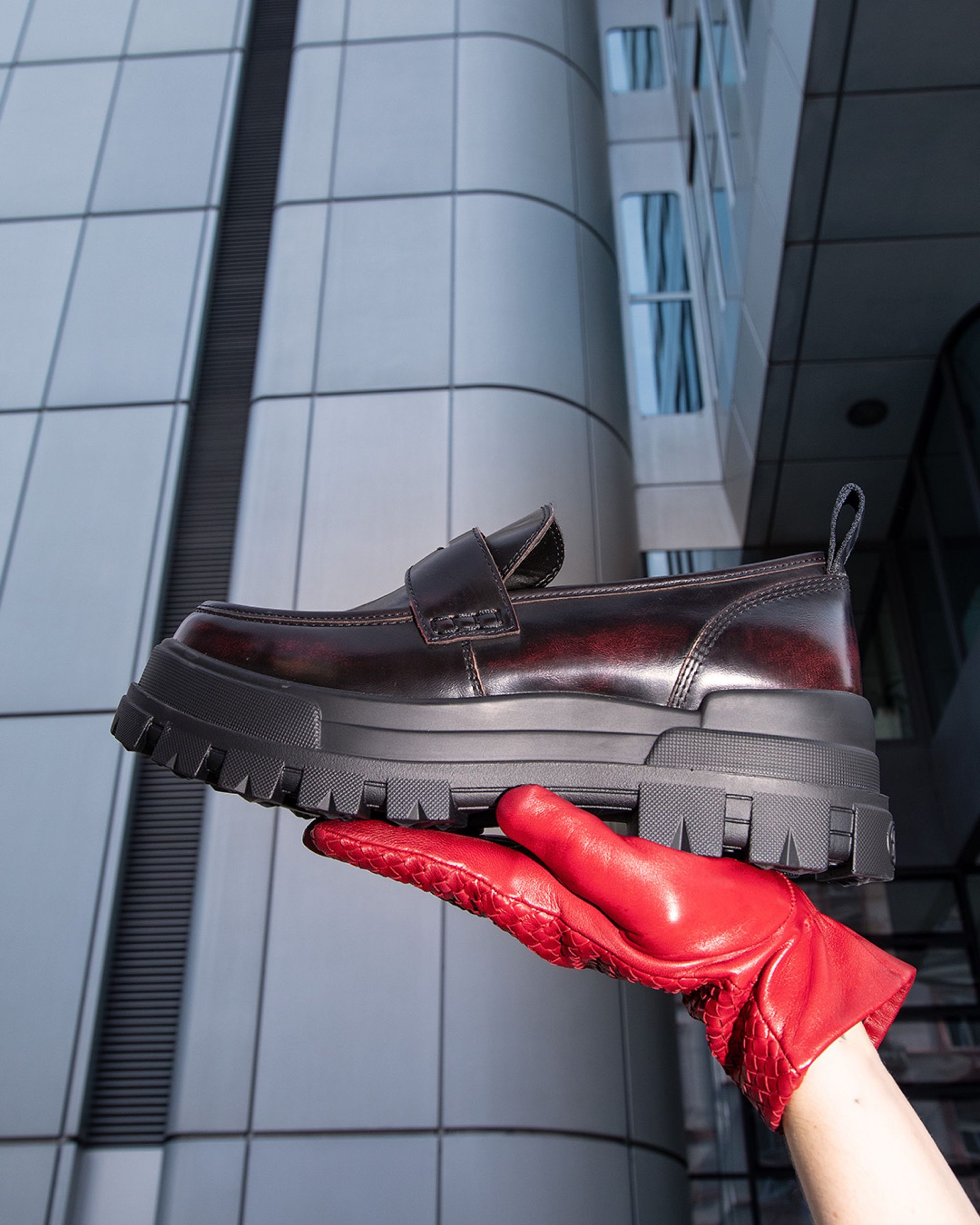 Buffalo FW24: una collezione che celebra misfit, fashionisti e spiriti urbani La collezione prende ispirazione dalla storia del brand per tracciare nuove prospettive di stile | Image 540920