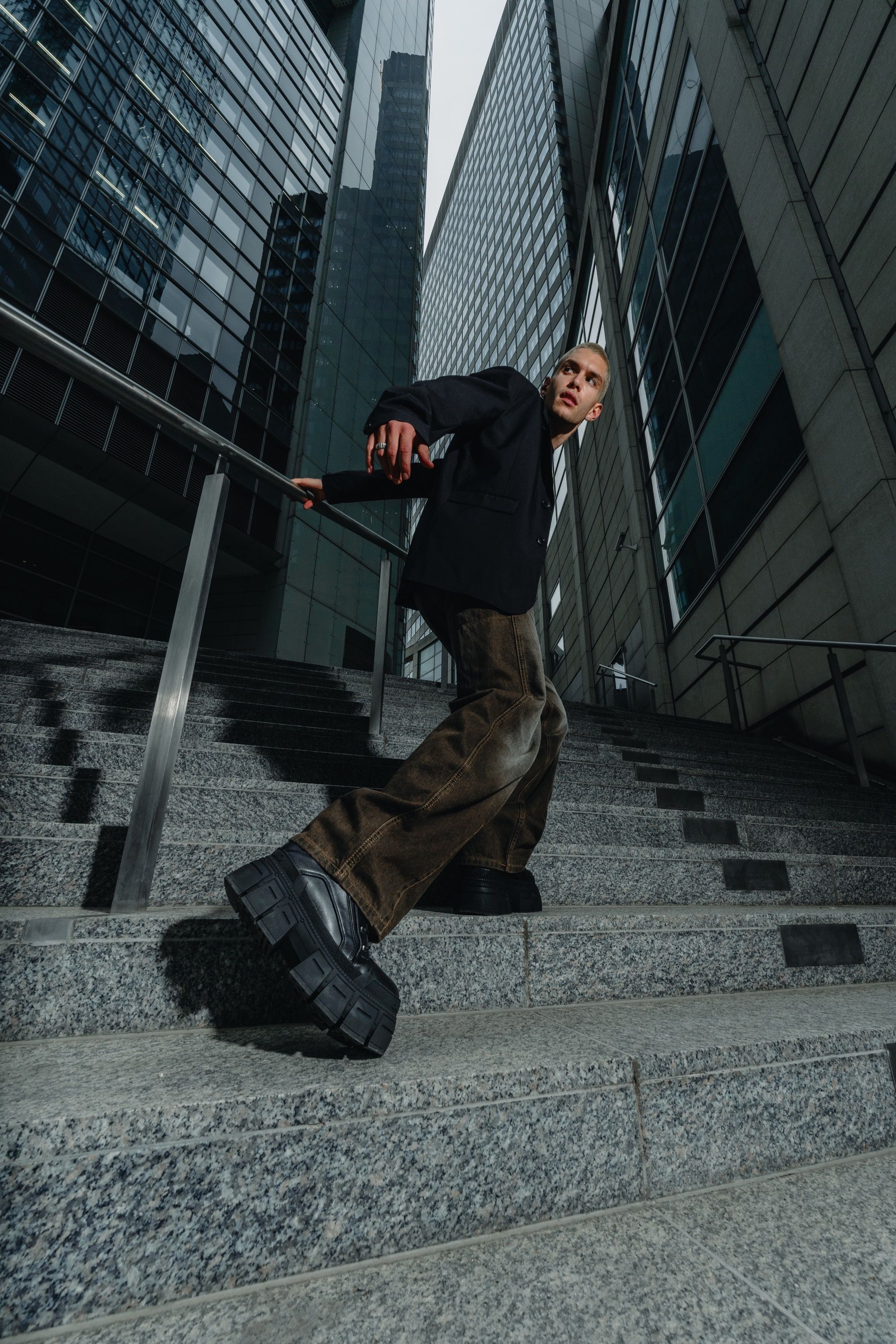 Buffalo FW24: una collezione che celebra misfit, fashionisti e spiriti urbani La collezione prende ispirazione dalla storia del brand per tracciare nuove prospettive di stile | Image 540918