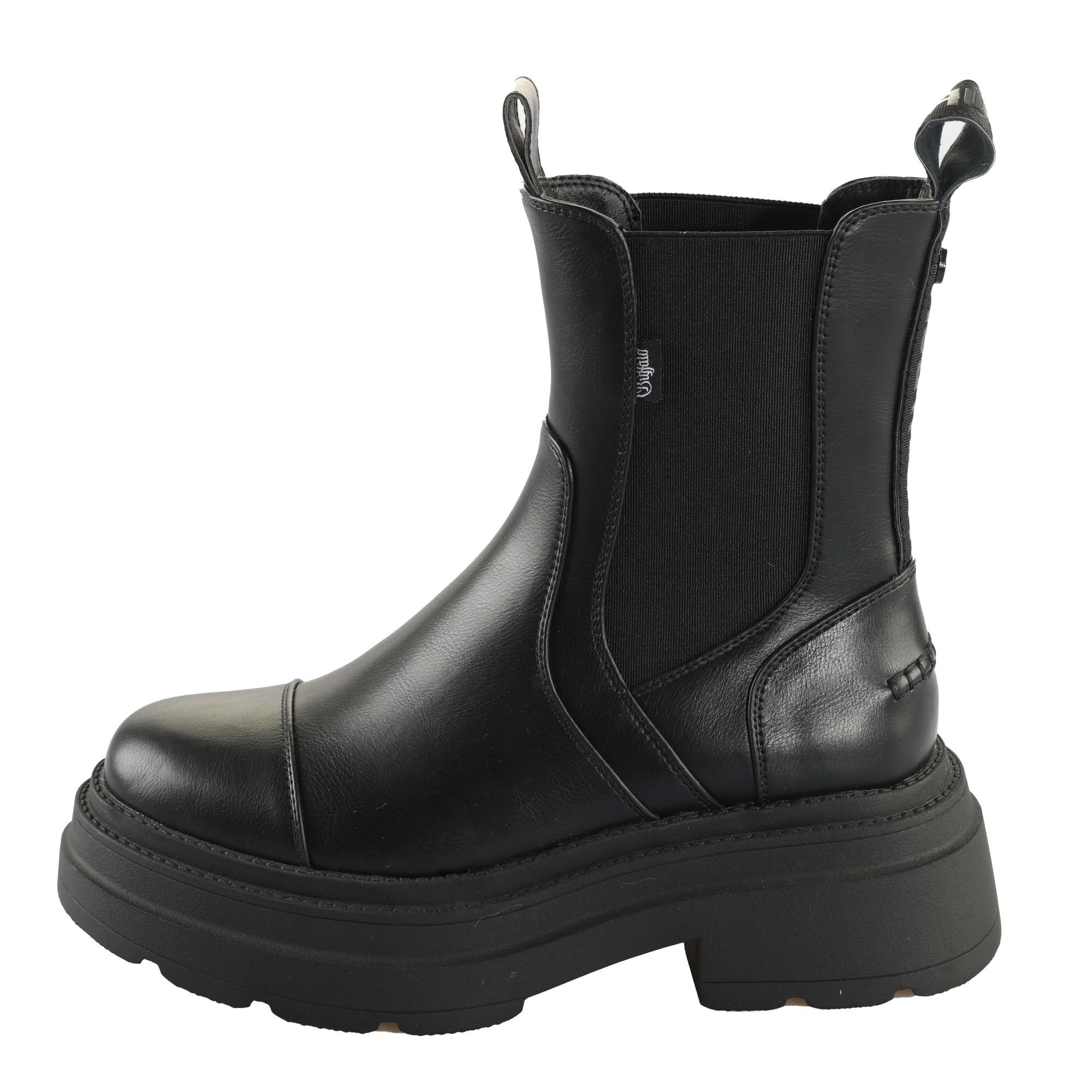 Buffalo FW24: una collezione che celebra misfit, fashionisti e spiriti urbani La collezione prende ispirazione dalla storia del brand per tracciare nuove prospettive di stile | Image 542550