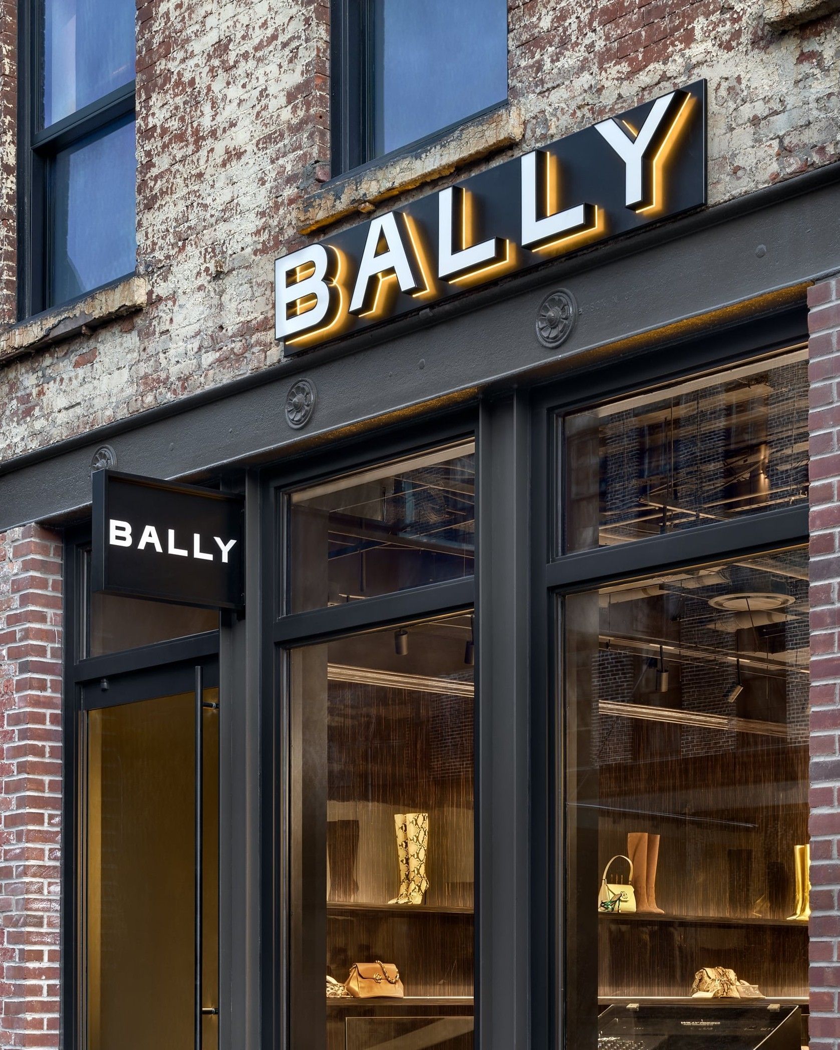 Bally ha chiuso una fabbrica di pelletteria in Toscana  Dopo il licenziamento di 55 lavoratori, l'azienda svizzera adesso deve fare i conti con i sindacati italiani