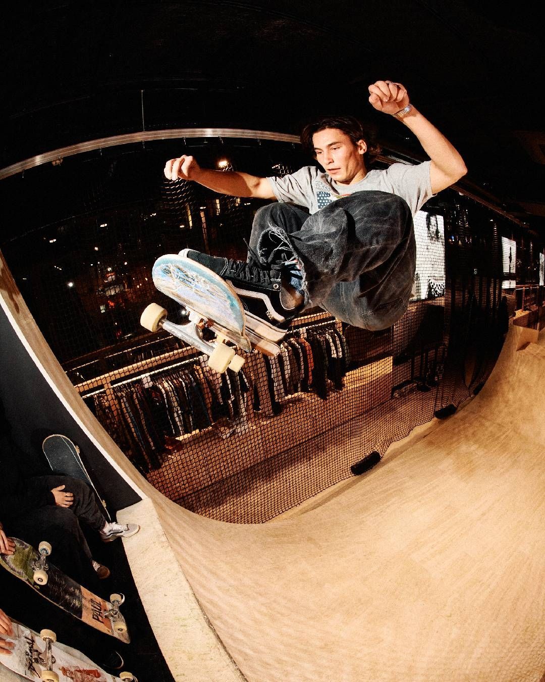 Vans ha trasformato il negozio di Oxford Street in una skate ramp  Lo store londinese offre un'infinità di esperienze immersive nell'universo del brand