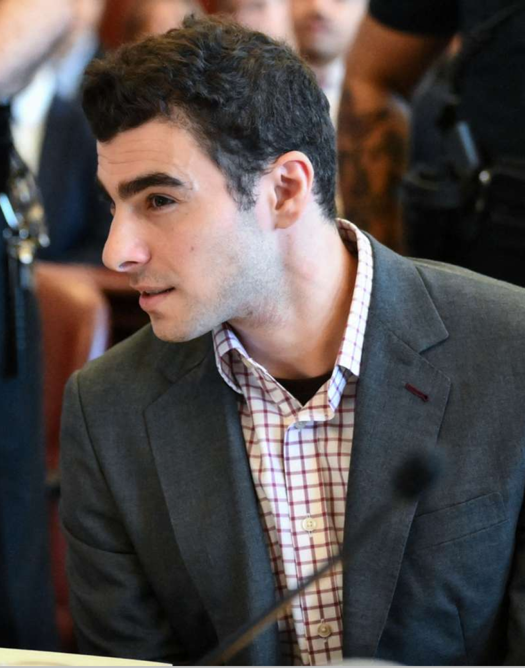 Luigi Mangione is a our new style inspo? The two outfits worn at the preliminary hearings have already gone viral