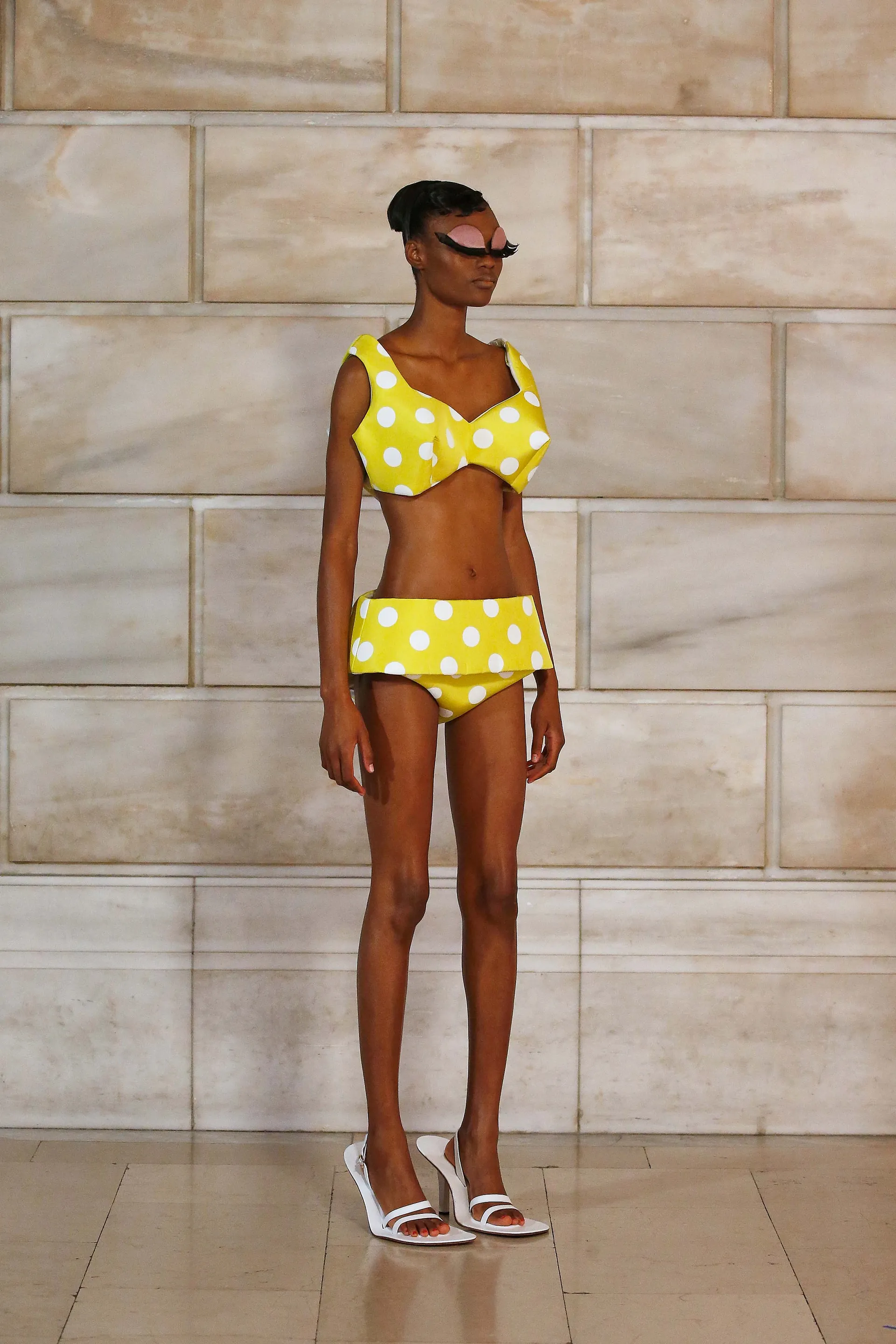 Quest'anno la moda ha messo un punto Tutto sulla romantica sensualità dei pois | Image 546578