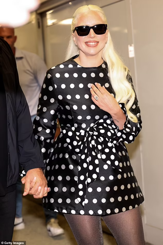 Quest'anno la moda ha messo un punto Tutto sulla romantica sensualità dei pois | Image 546589