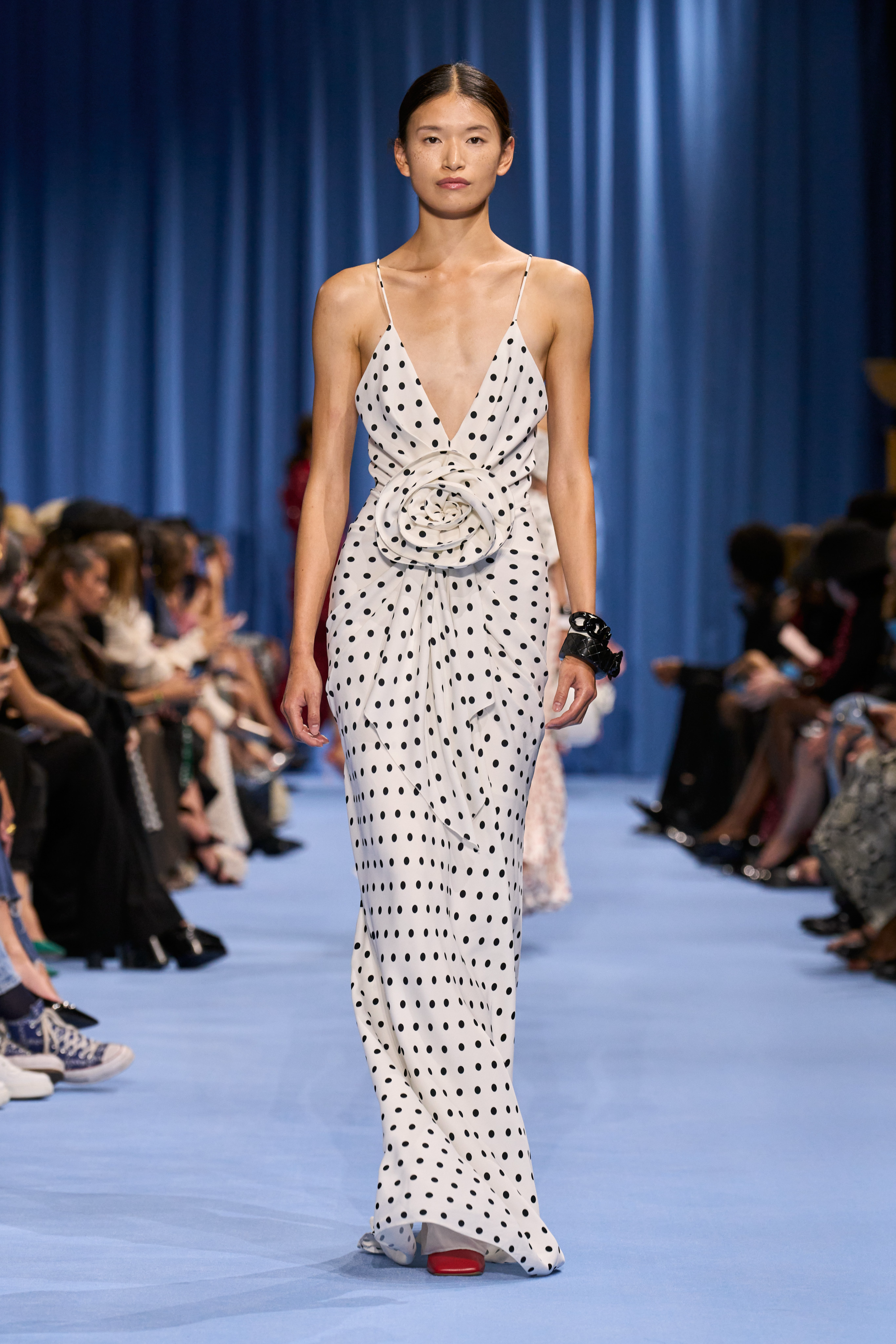 Quest'anno la moda ha messo un punto Tutto sulla romantica sensualità dei pois | Image 546574