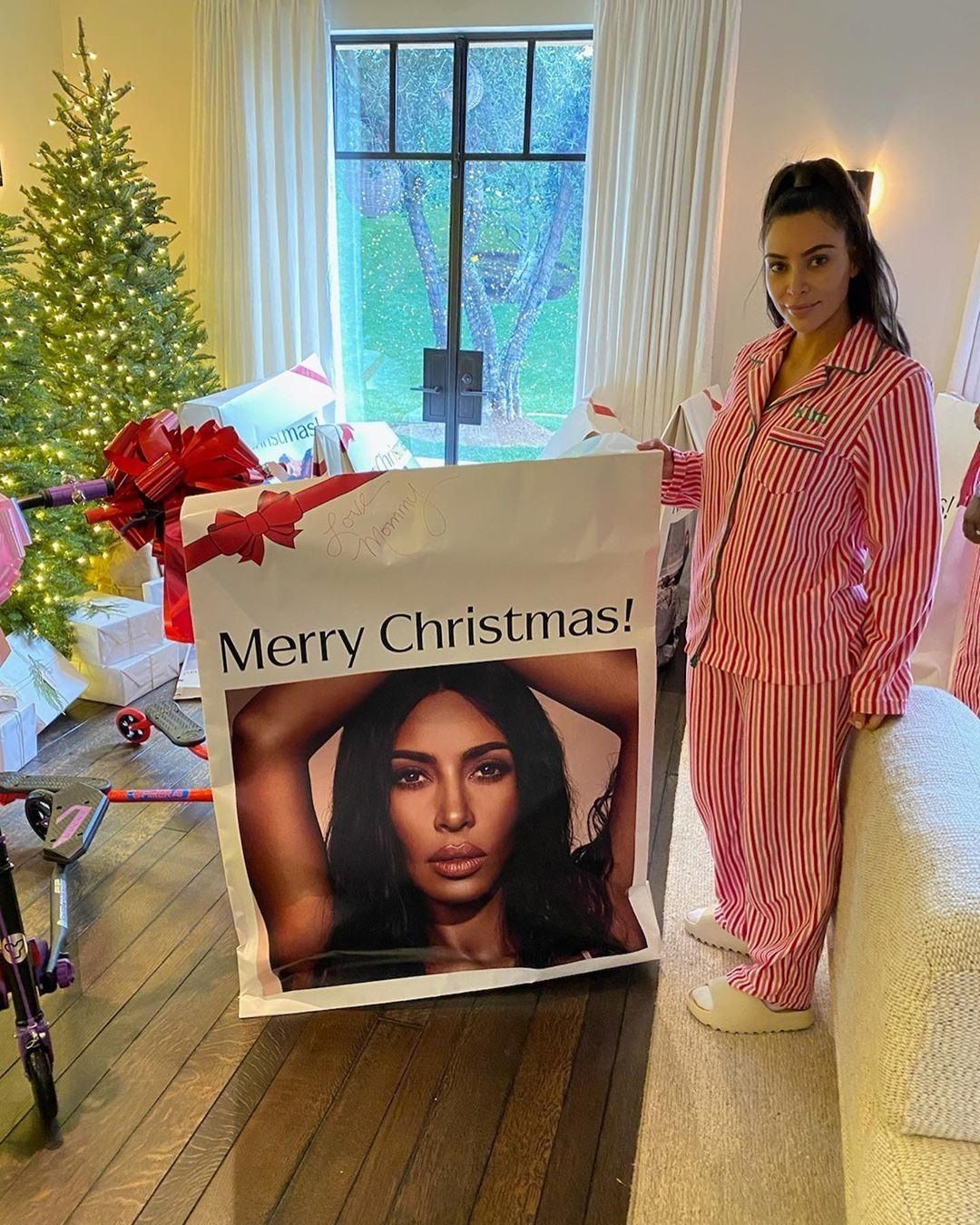 Come incartare i regali in maniera carina (e senza sclerare) Piccolo manuale per imbranati volenterosi | Image 547557