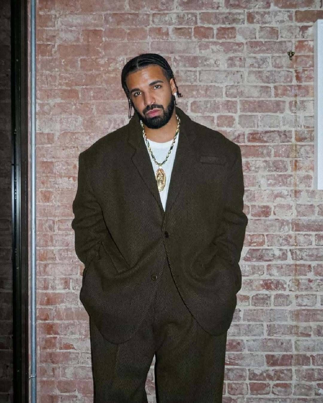 Drake ha fatto causa alla Universal per diffamazione  Per il rapper, l'etichetta non avrebbe dovuto rilasciare Not Like Us di Kendrick Lamar