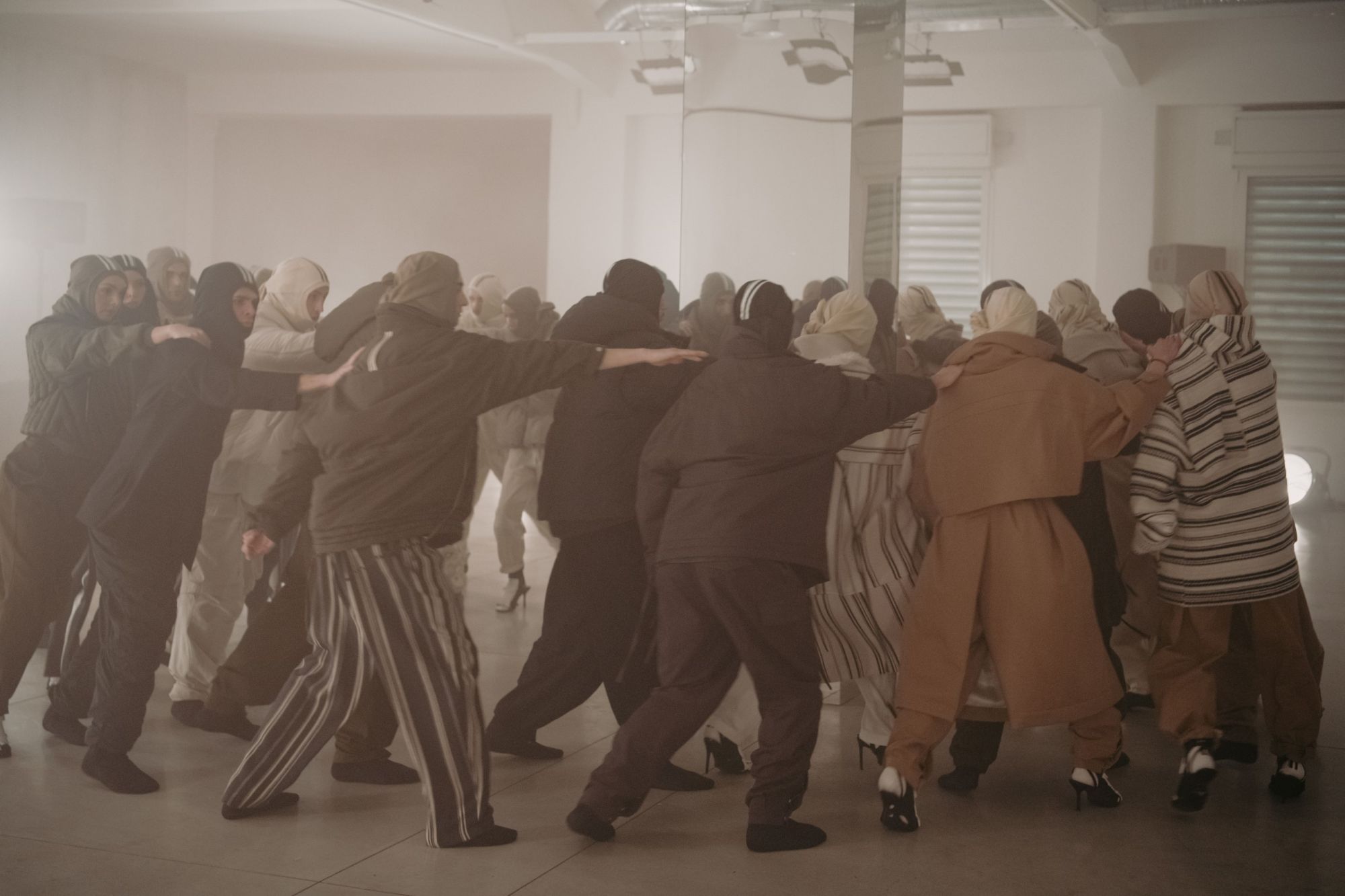 The grand debut of Mordecai at Milano Fashion Week “The Intelligence of Others” explores the DNA of contemporary Italian tailoring, with an emphasis on resilience | Image 549444