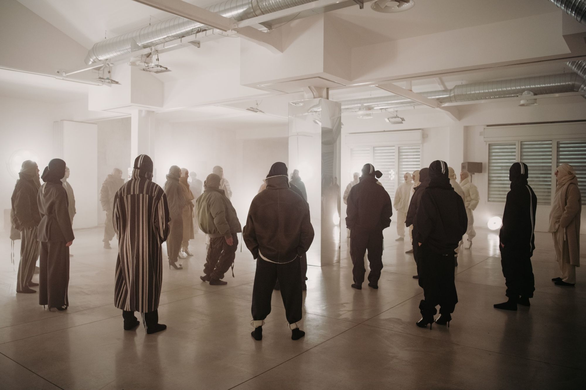 The grand debut of Mordecai at Milano Fashion Week “The Intelligence of Others” explores the DNA of contemporary Italian tailoring, with an emphasis on resilience | Image 549462