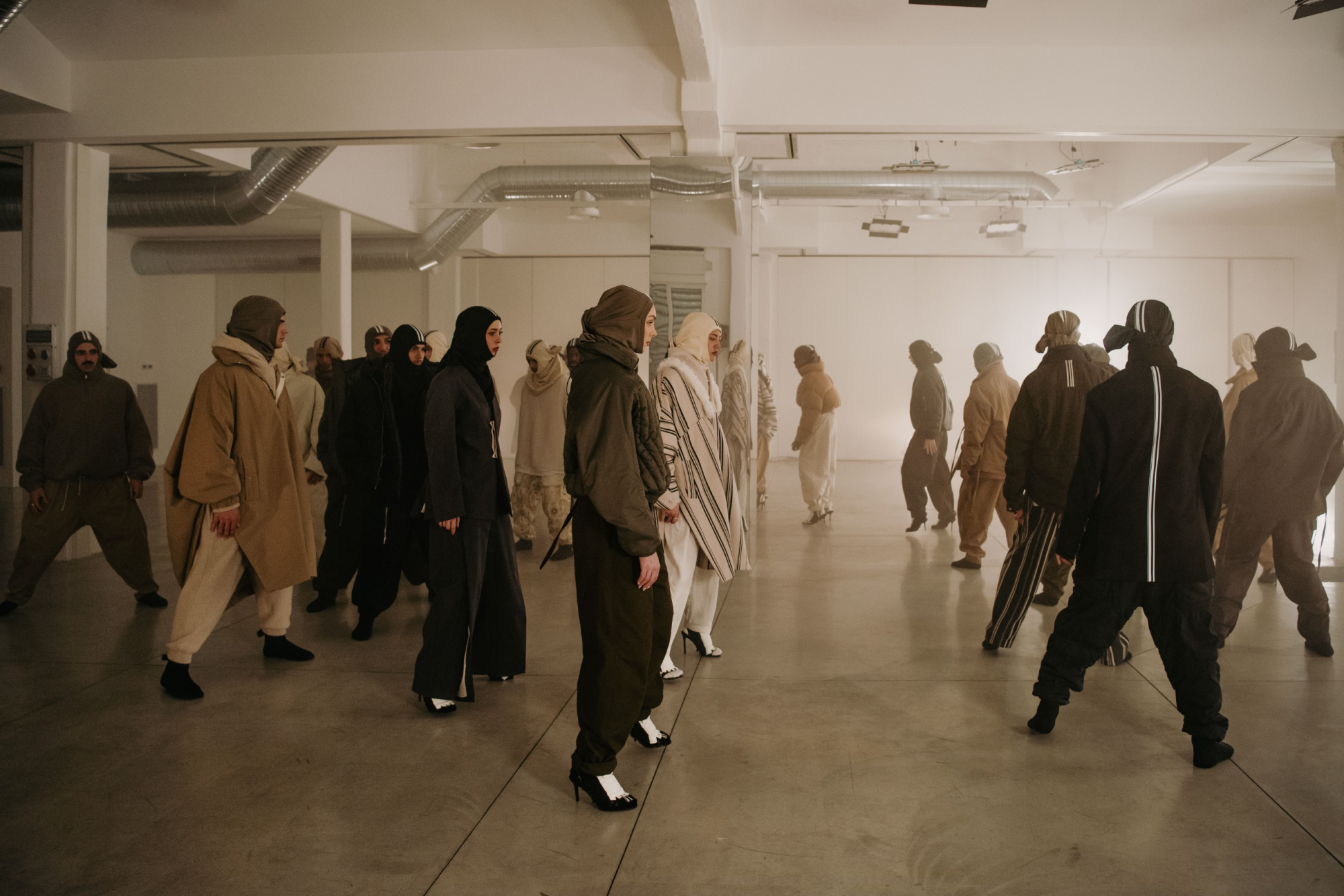 The grand debut of Mordecai at Milano Fashion Week “The Intelligence of Others” explores the DNA of contemporary Italian tailoring, with an emphasis on resilience | Image 549432