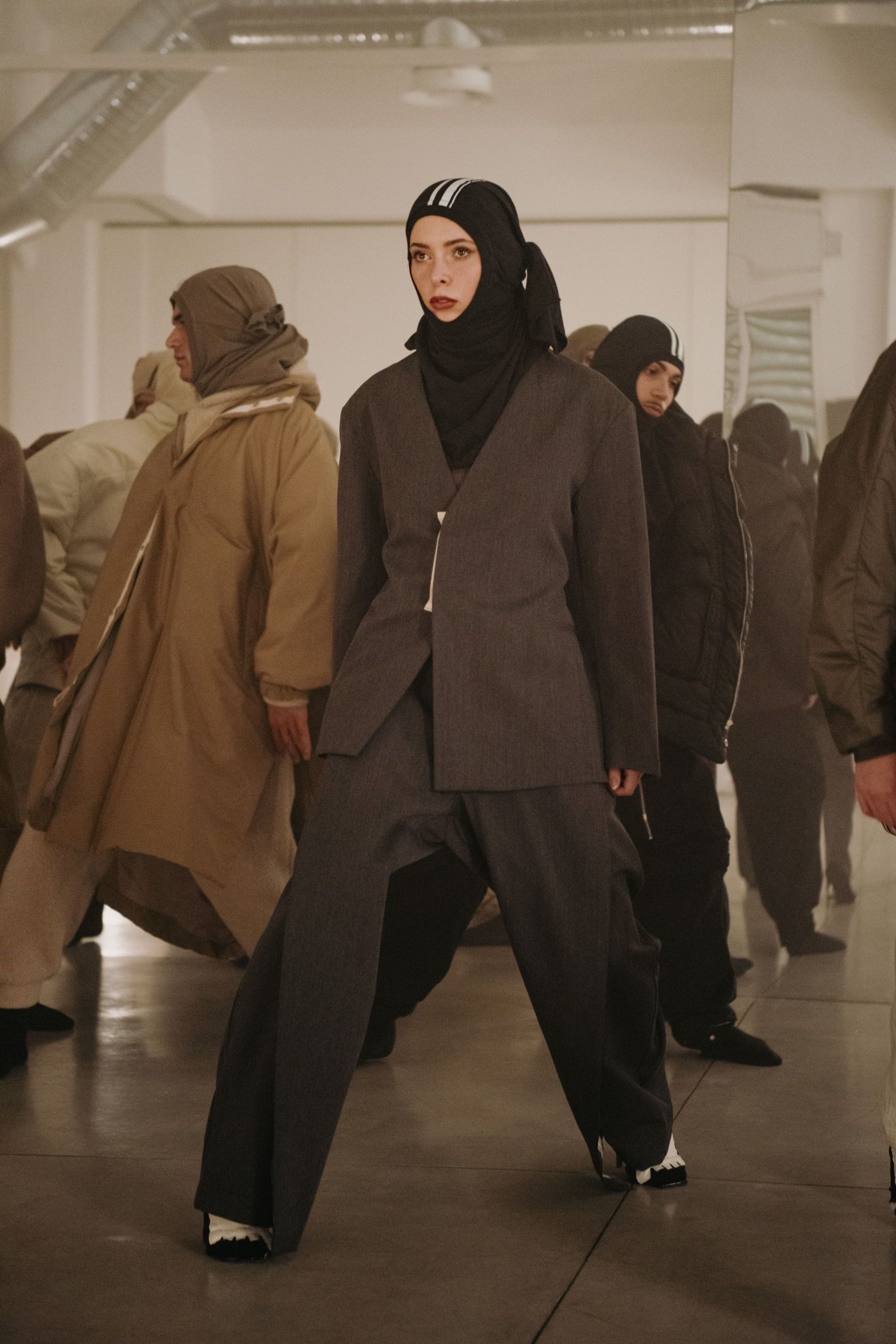 The grand debut of Mordecai at Milano Fashion Week “The Intelligence of Others” explores the DNA of contemporary Italian tailoring, with an emphasis on resilience | Image 549429