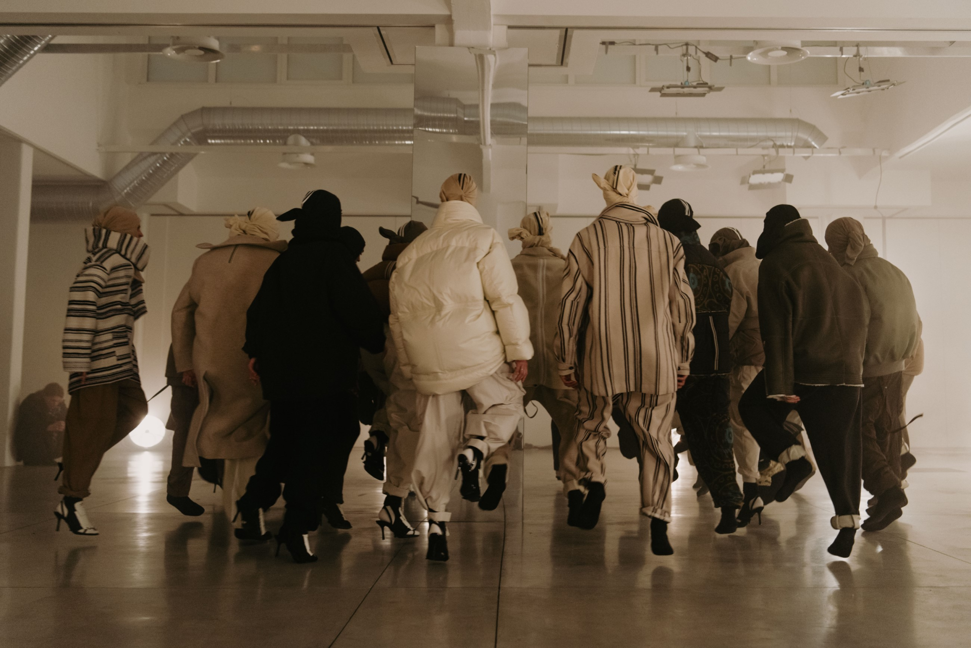 The grand debut of Mordecai at Milano Fashion Week “The Intelligence of Others” explores the DNA of contemporary Italian tailoring, with an emphasis on resilience | Image 549426