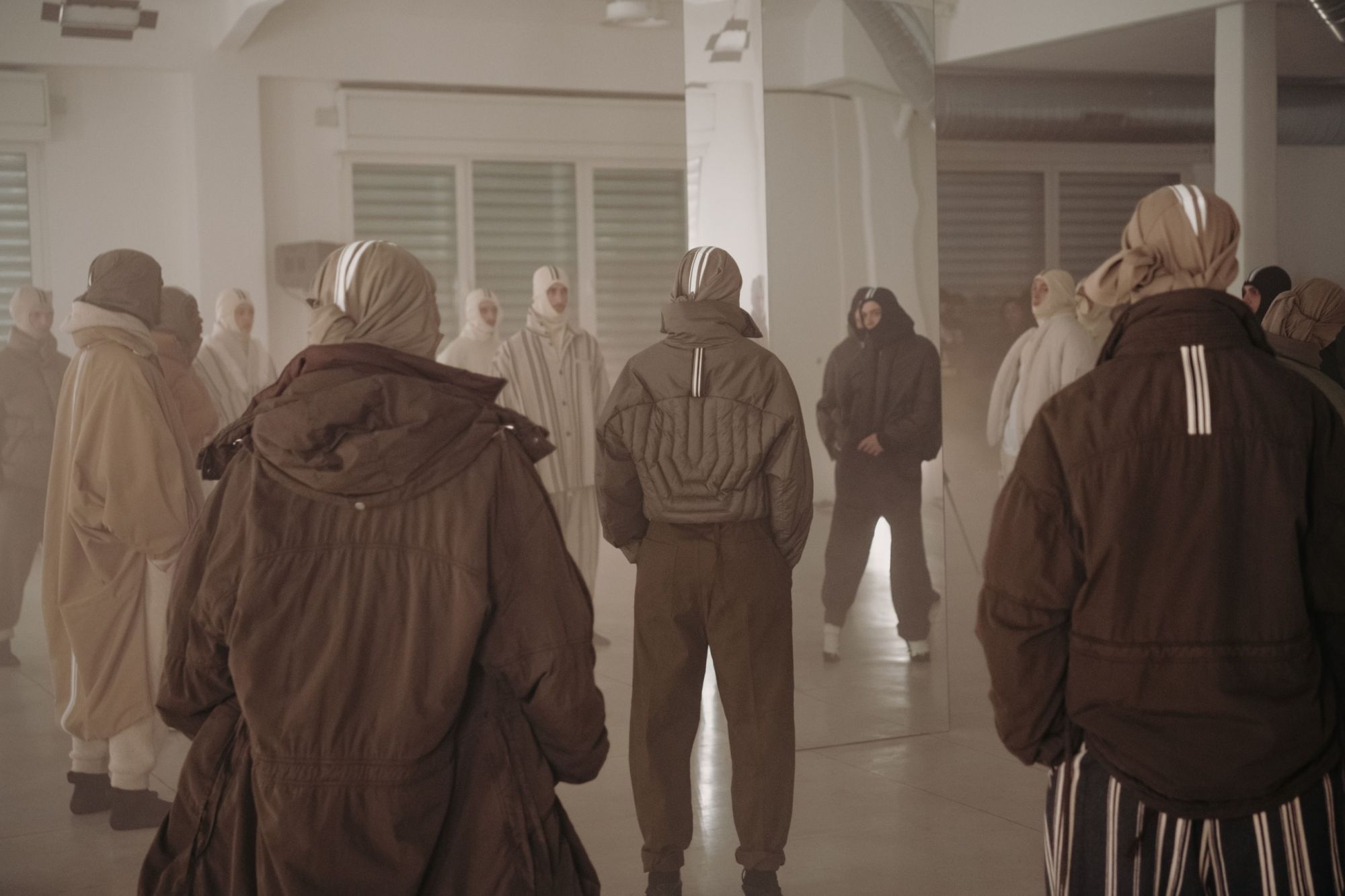 The grand debut of Mordecai at Milano Fashion Week “The Intelligence of Others” explores the DNA of contemporary Italian tailoring, with an emphasis on resilience | Image 549460