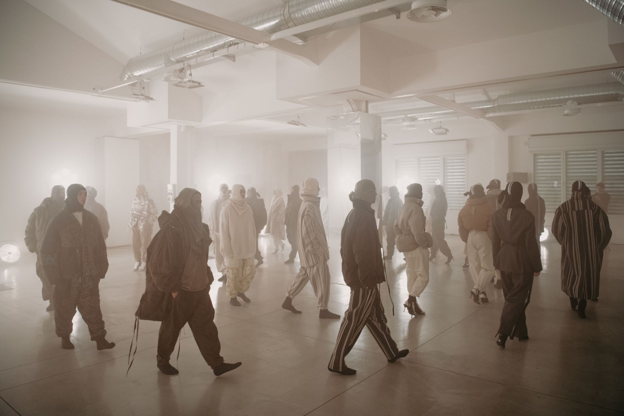 The grand debut of Mordecai at Milano Fashion Week “The Intelligence of Others” explores the DNA of contemporary Italian tailoring, with an emphasis on resilience | Image 549456