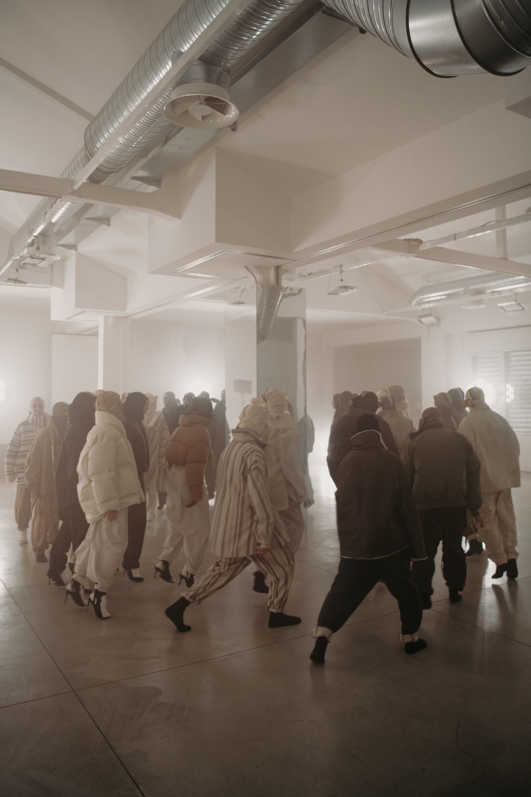 The grand debut of Mordecai at Milano Fashion Week “The Intelligence of Others” explores the DNA of contemporary Italian tailoring, with an emphasis on resilience | Image 549400