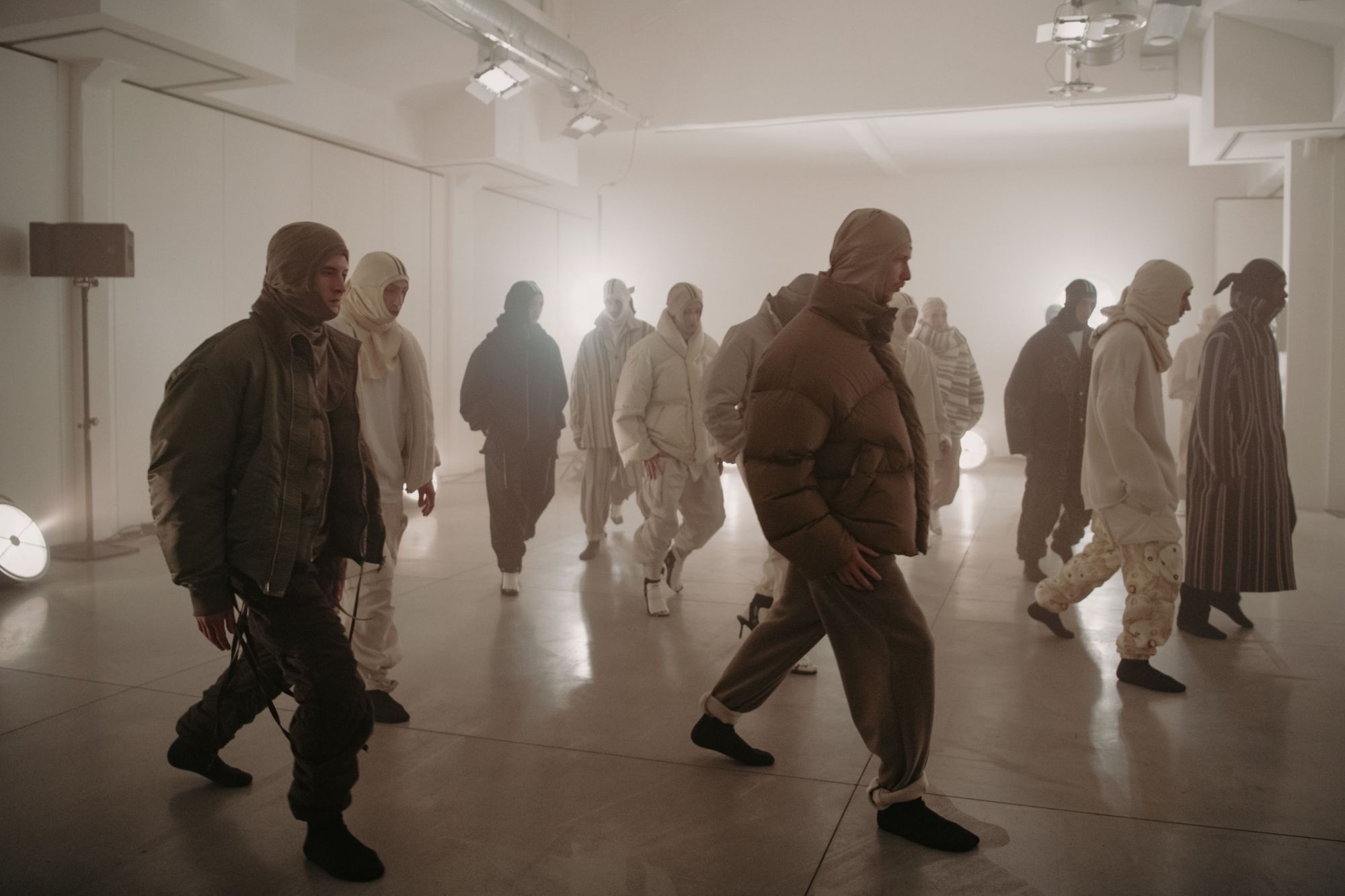 The grand debut of Mordecai at Milano Fashion Week “The Intelligence of Others” explores the DNA of contemporary Italian tailoring, with an emphasis on resilience | Image 549454