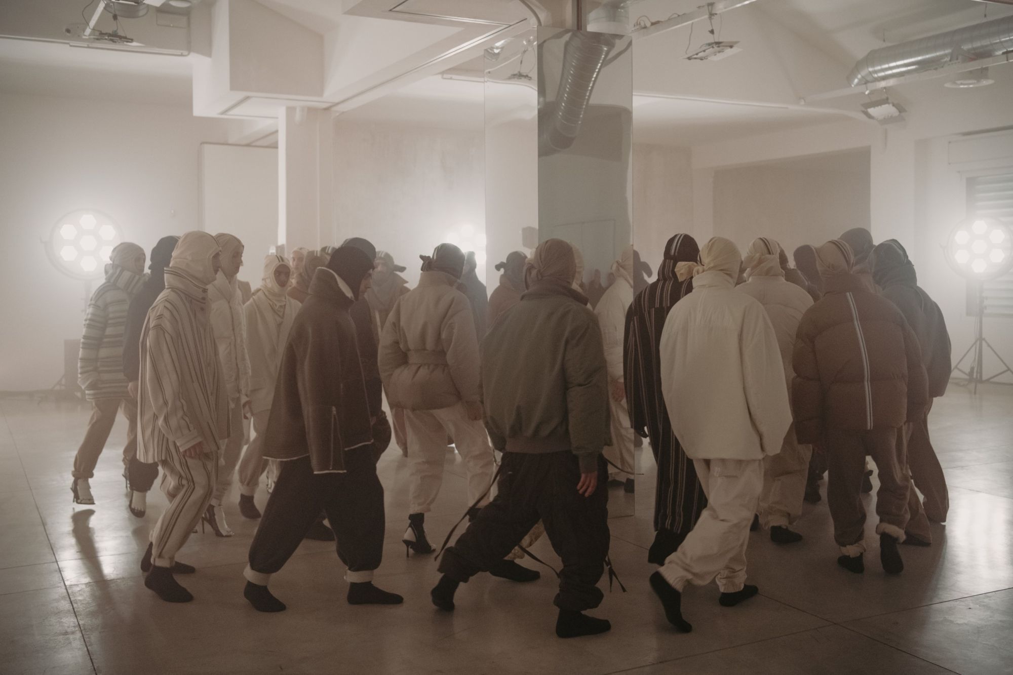 The grand debut of Mordecai at Milano Fashion Week “The Intelligence of Others” explores the DNA of contemporary Italian tailoring, with an emphasis on resilience | Image 549452