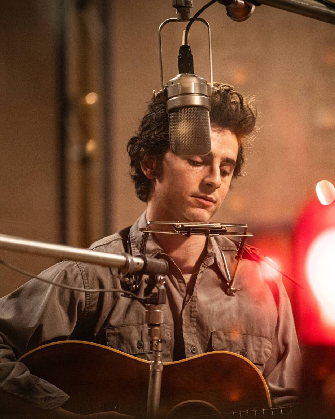 Il Bob Dylan di Timothée Chalamet parla alle nuove generazioni  Il giovane divo è il protagonista del biopic A Complete Unknown