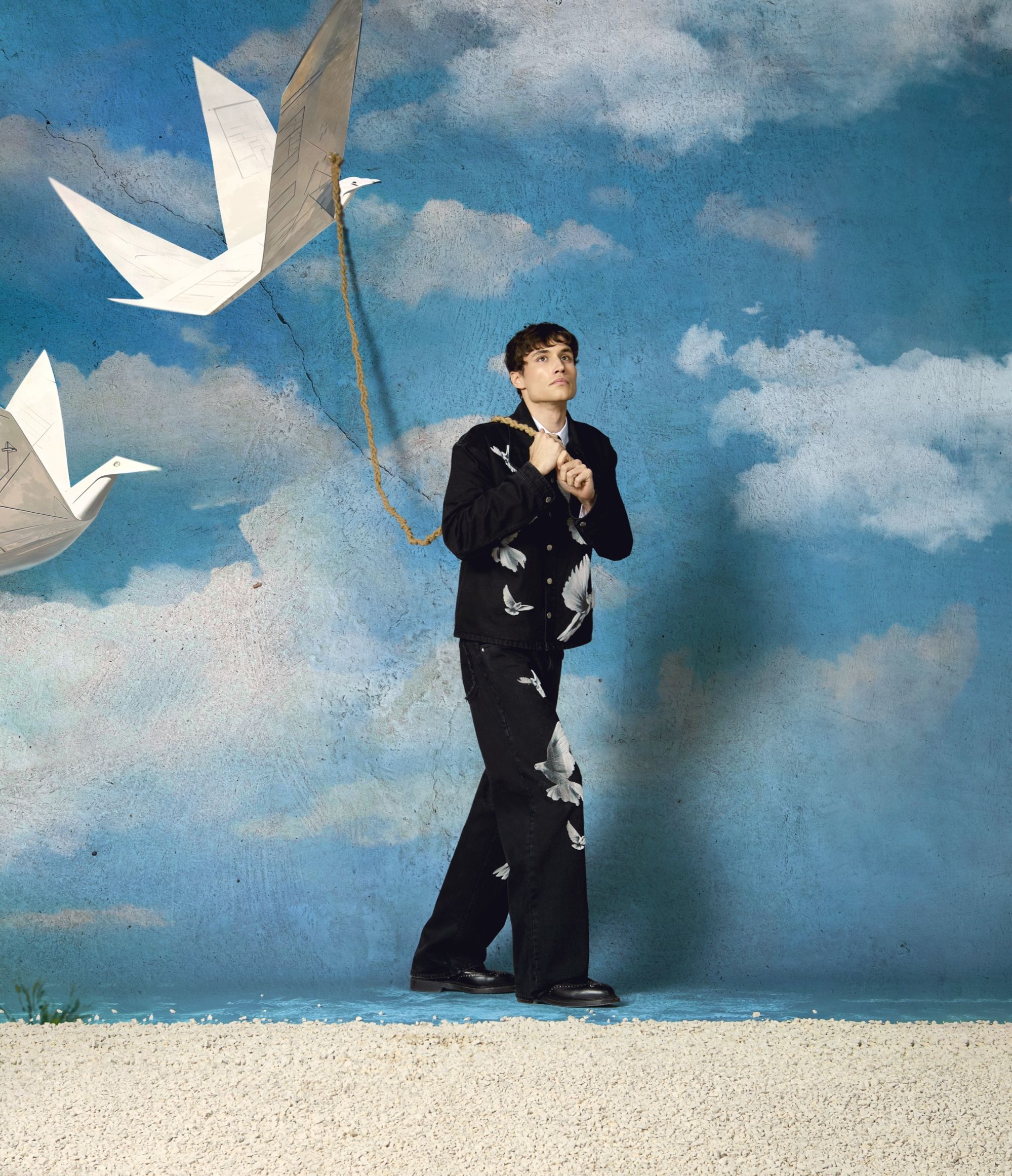 La nuova campagna di 3.Paradis racconta connessione e alienazione Il paradosso del nostro mondo nella SS25 del brand parigino | Image 553881