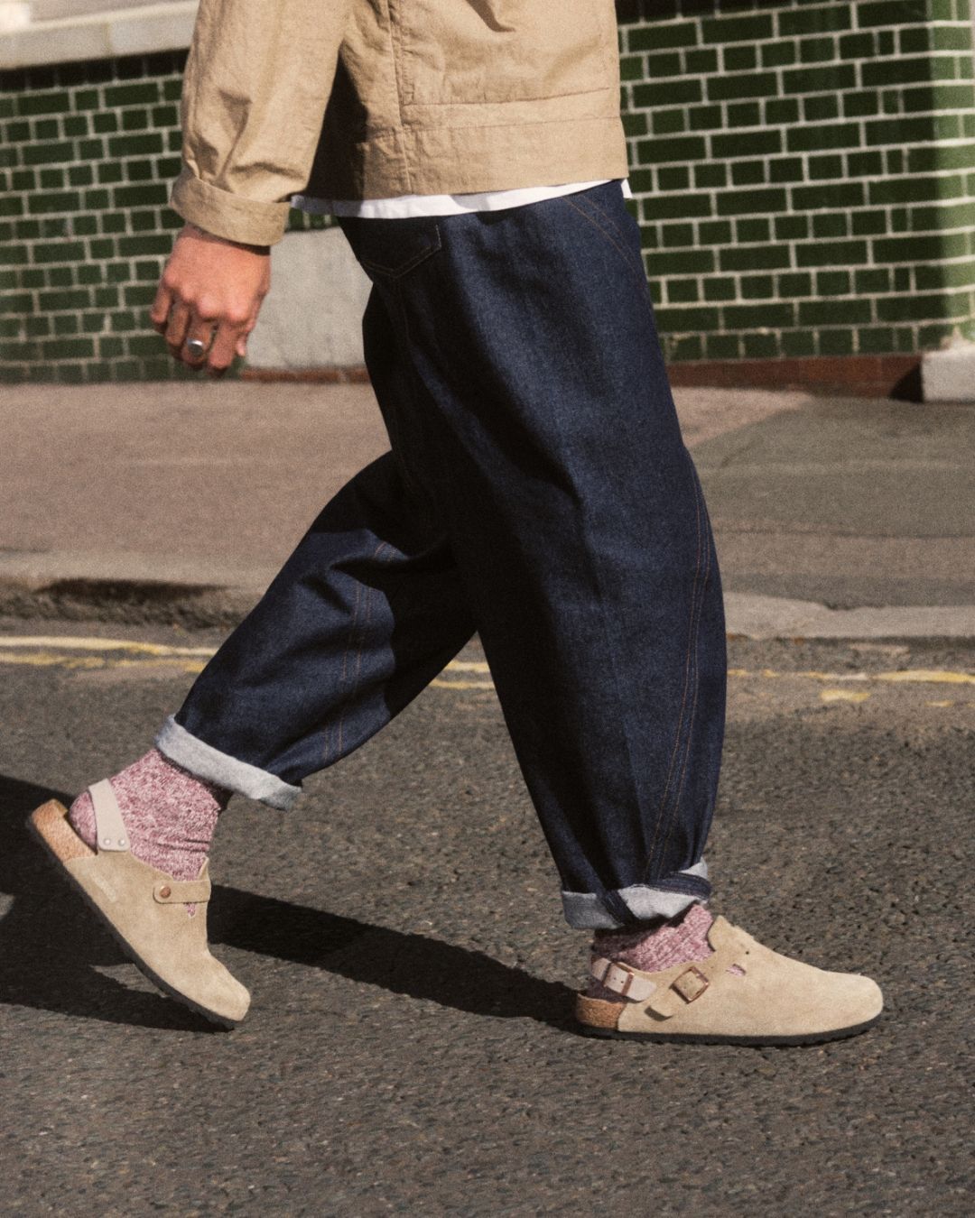 Birkenstock continues to turn heads with its new edition of Tokio The brand takes us to the London tarmac, where nature and urban culture meet