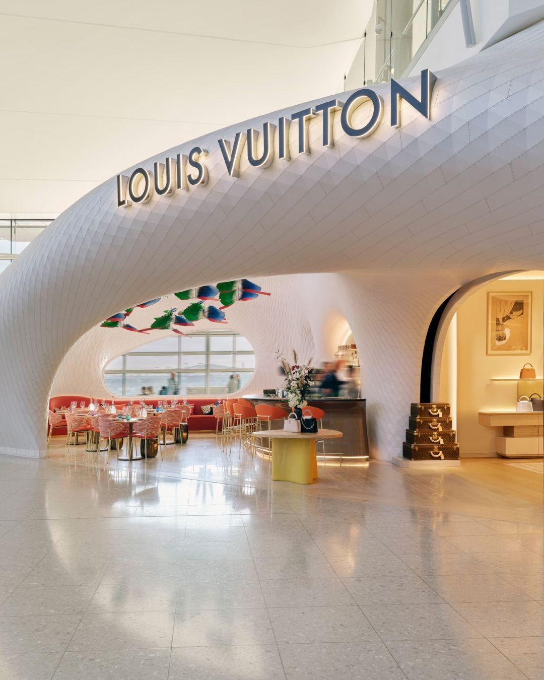 Louis Vuitton apre un ristorante e un café a Milano  In via Montenapoleone, nel cuore del quadrilatero della moda