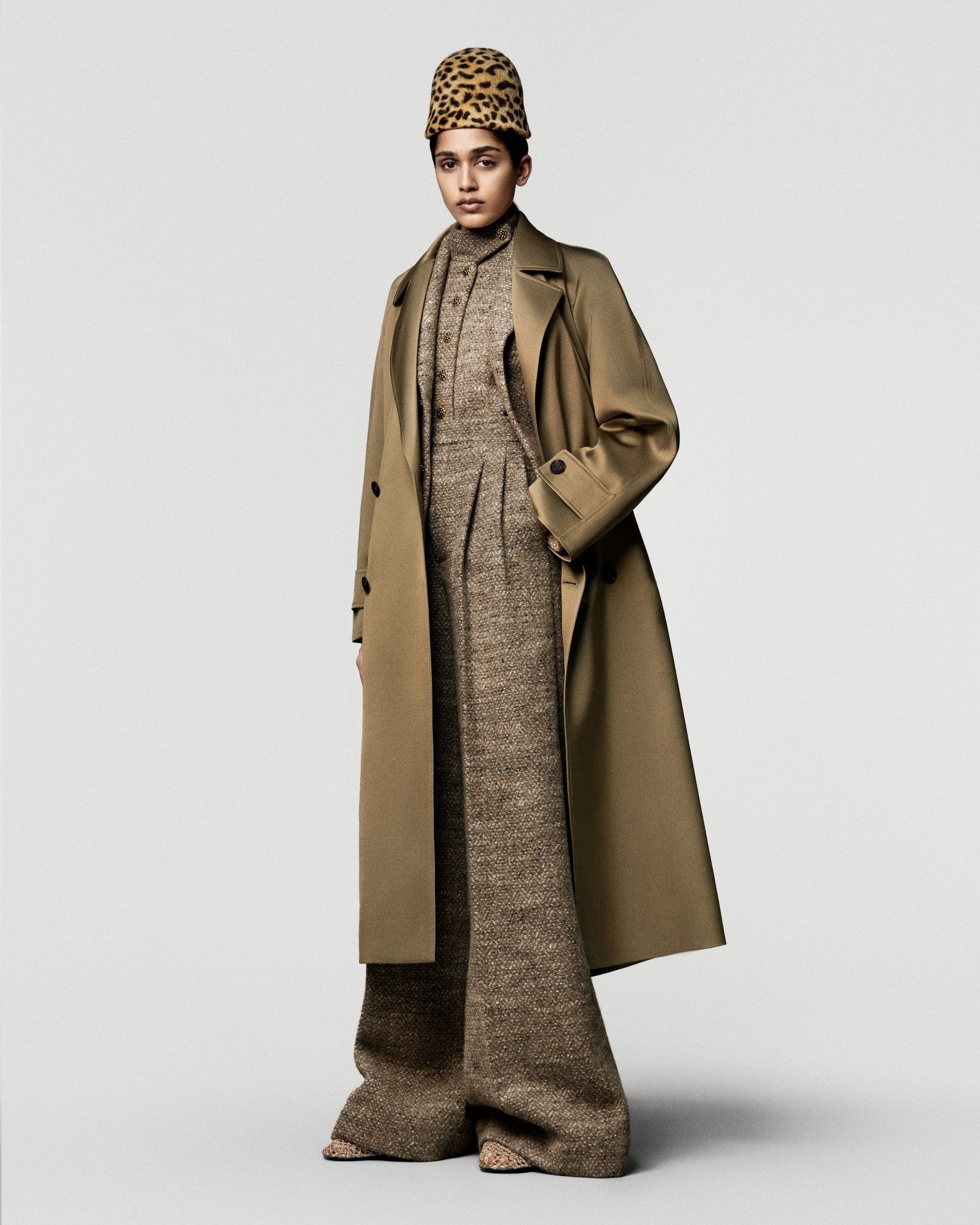 Loro Piana ファー付 ツイード コート L20625 Loro Piana's FW25-26 collection is a journey through