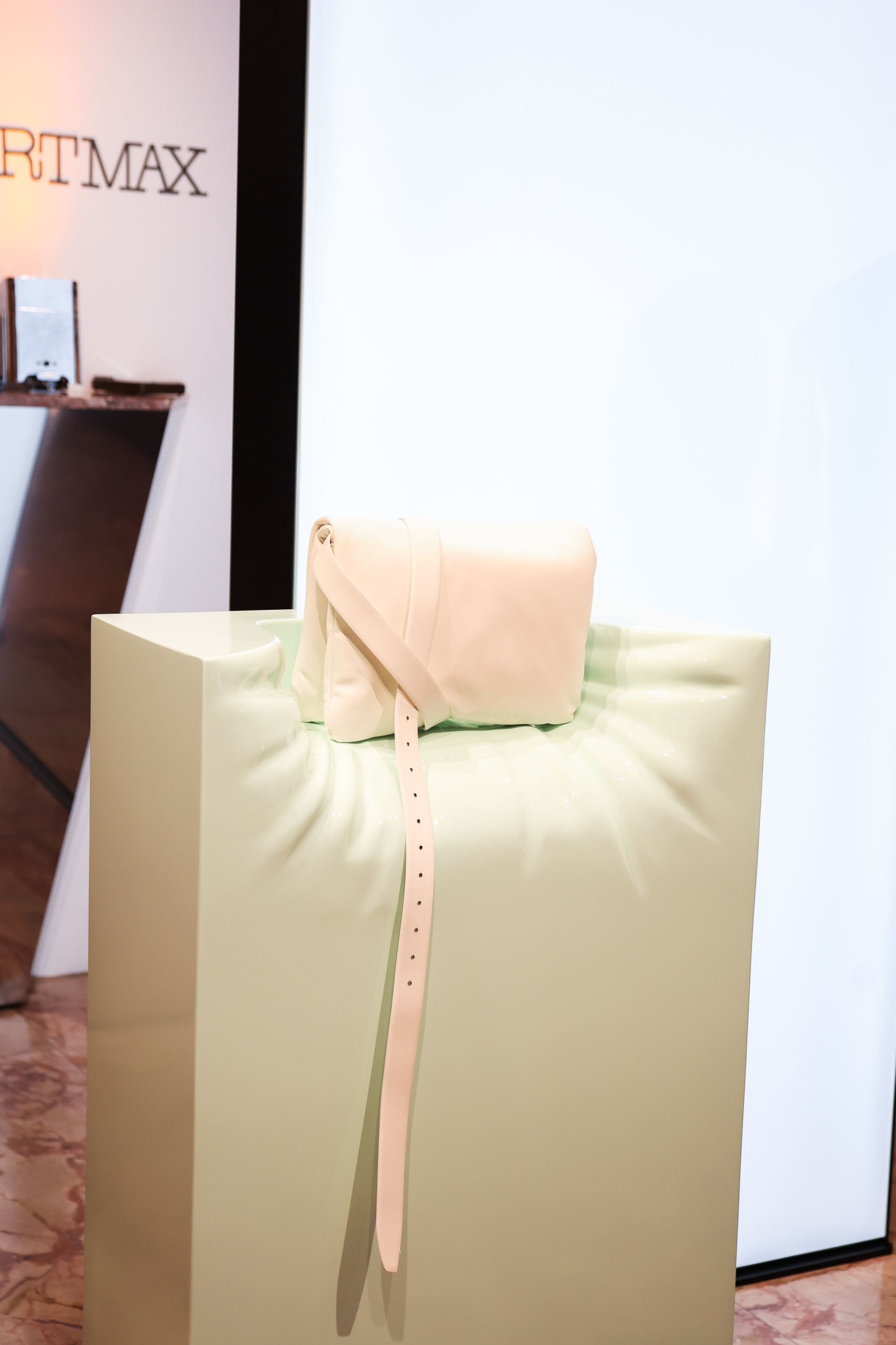 The Soffy Bag conquers Paris The new Sportmax bag continues its European tour with a DJ set and a breakfast in the French capital | Image 557983