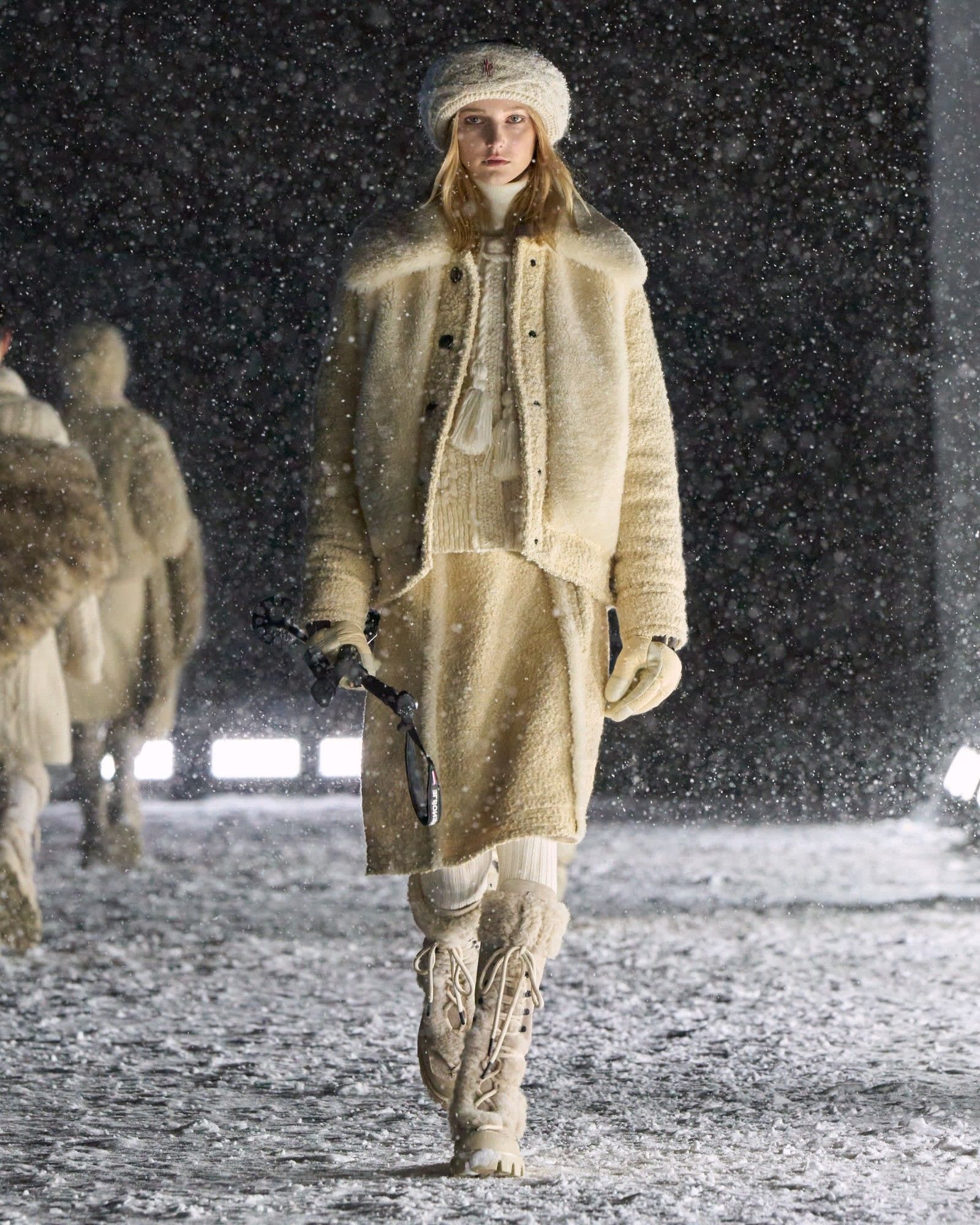 Per Moncler Grenoble, alta moda e alta quota sono la stessa cosa Lo show FW25 di Moncler Grenoble è stato forse il più faraonico mai imbastito dal brand | Image 559377