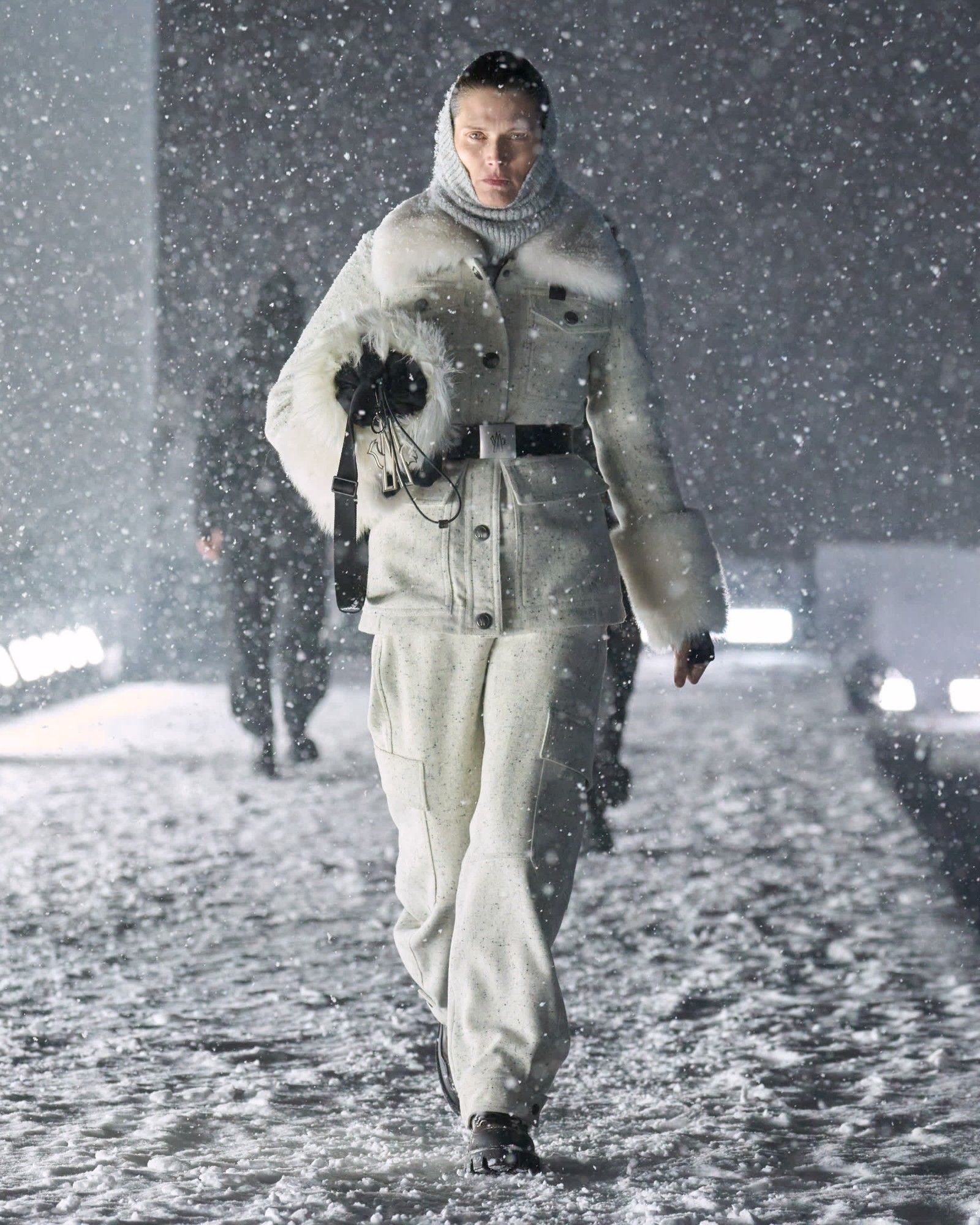Per Moncler Grenoble, alta moda e alta quota sono la stessa cosa Lo show FW25 di Moncler Grenoble è stato forse il più faraonico mai imbastito dal brand | Image 559369