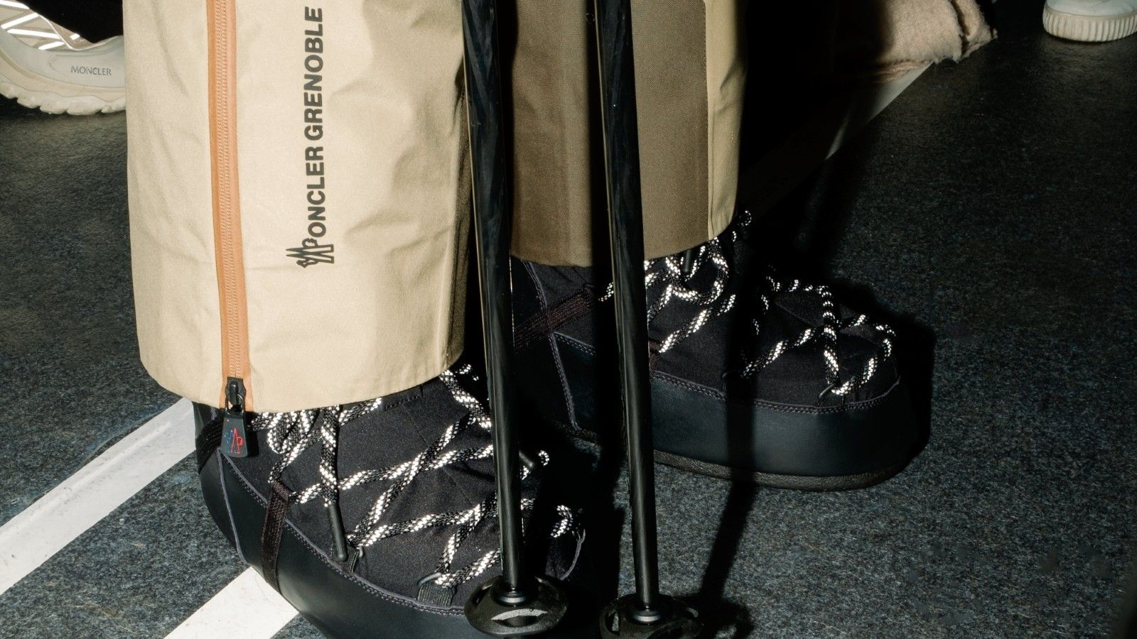 Per Moncler Grenoble, alta moda e alta quota sono la stessa cosa Lo show FW25 di Moncler Grenoble è stato forse il più faraonico mai imbastito dal brand | Image 559390