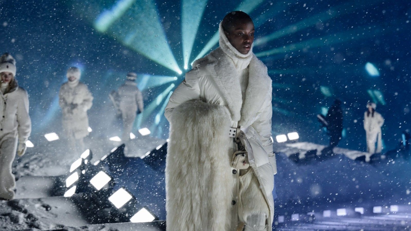 Per Moncler Grenoble, alta moda e alta quota sono la stessa cosa Lo show FW25 di Moncler Grenoble è stato forse il più faraonico mai imbastito dal brand | Image 559358